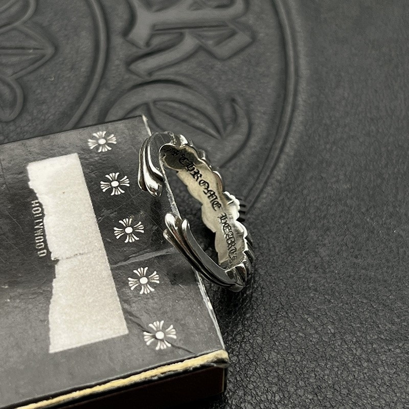 Ch**me He**ts open-ended small cross ring