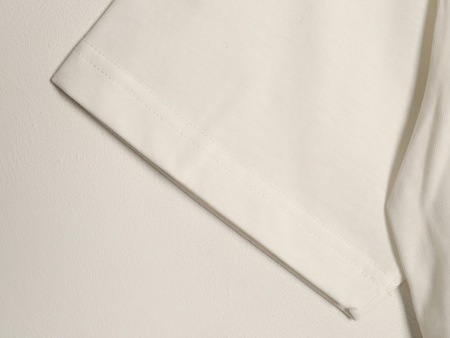 D*or short-sleeved t-shirt