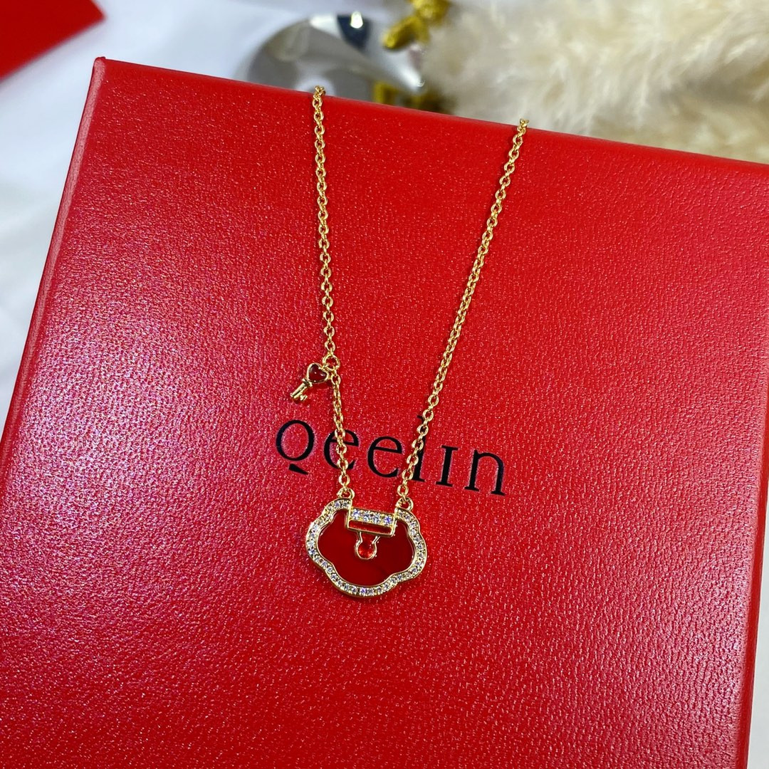 Qee1in large ruyi lock necklace