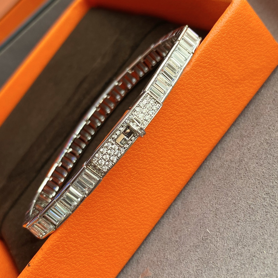 H**mes button trapezoid di*m*nd bracelet