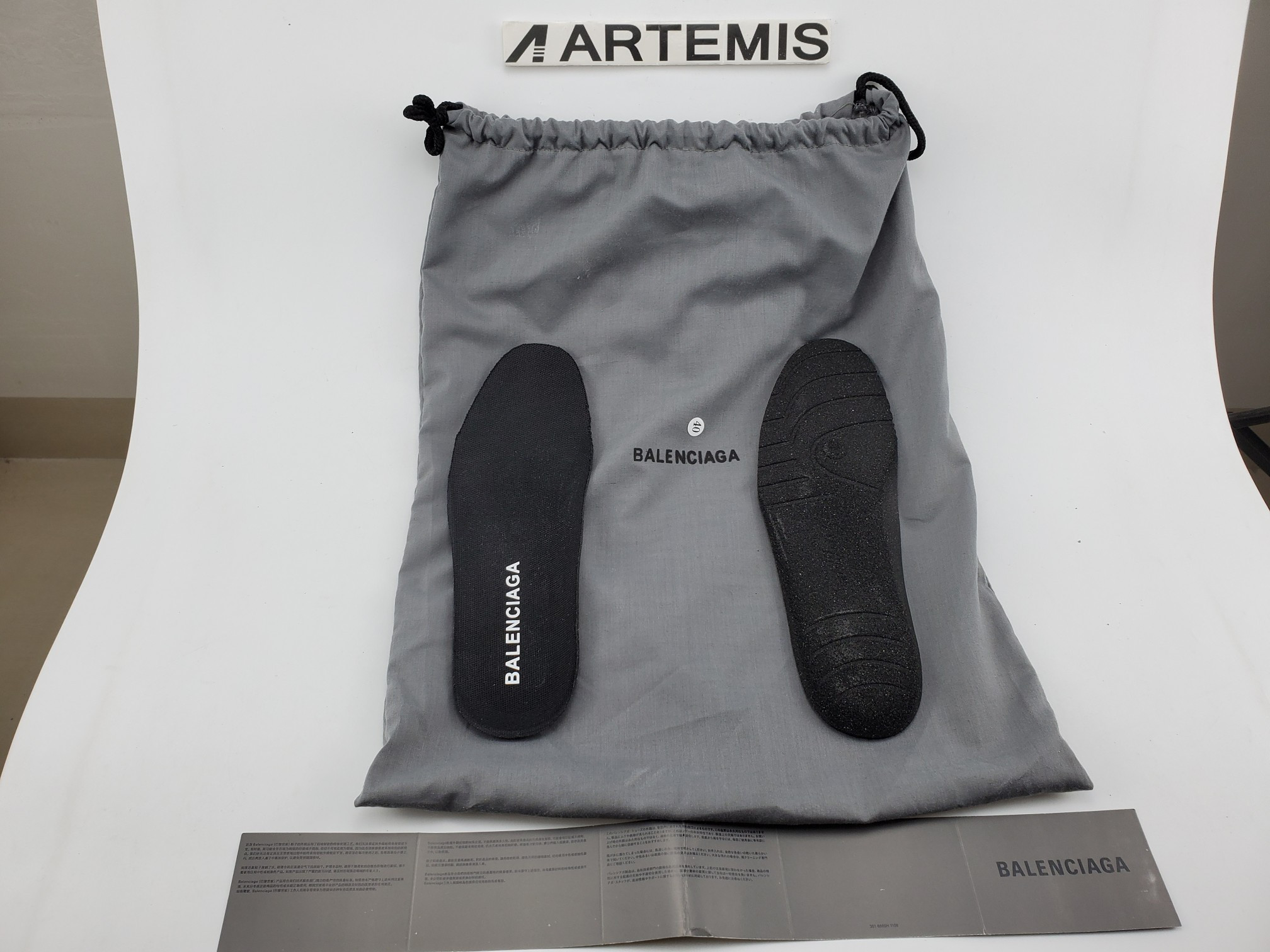 balenciga triple s Gr*ffiti