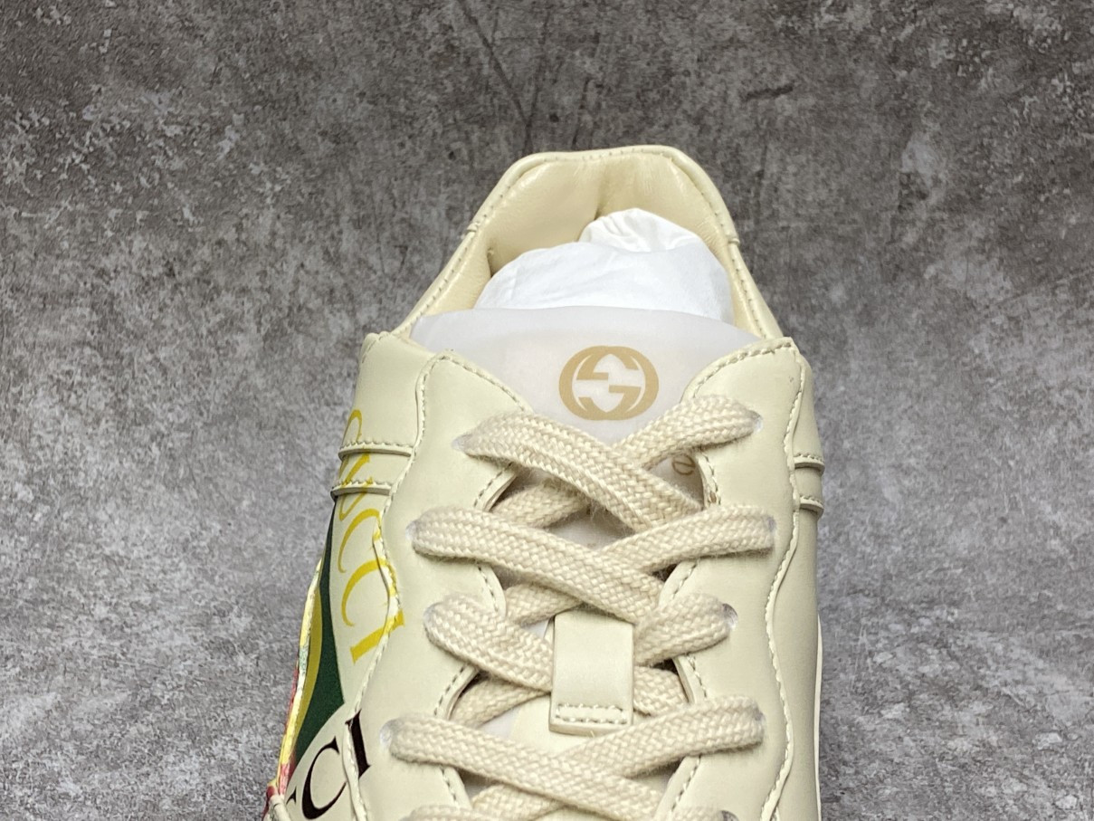 G*u*i rhyton logo ivory