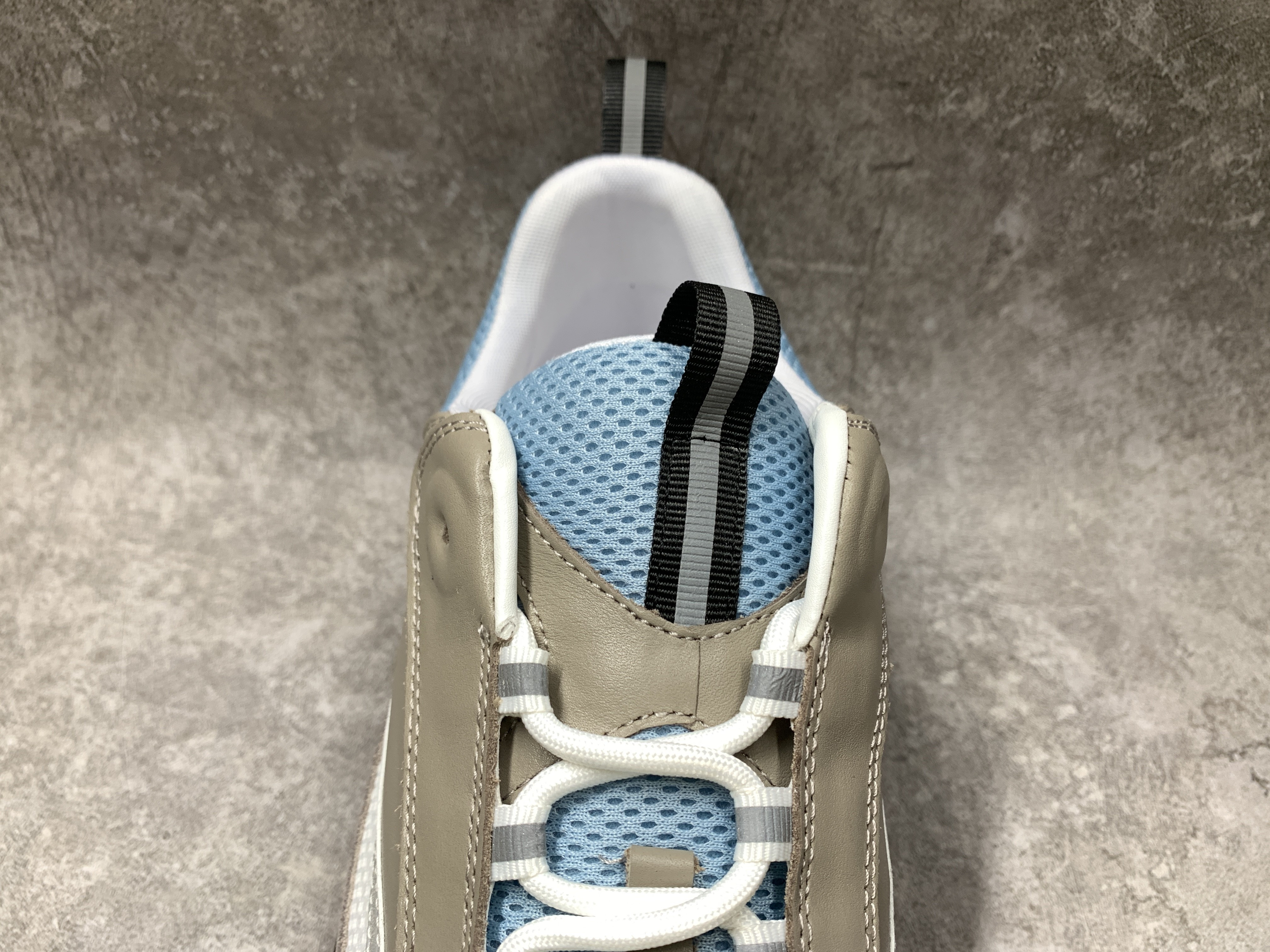 D*or b22 white blue