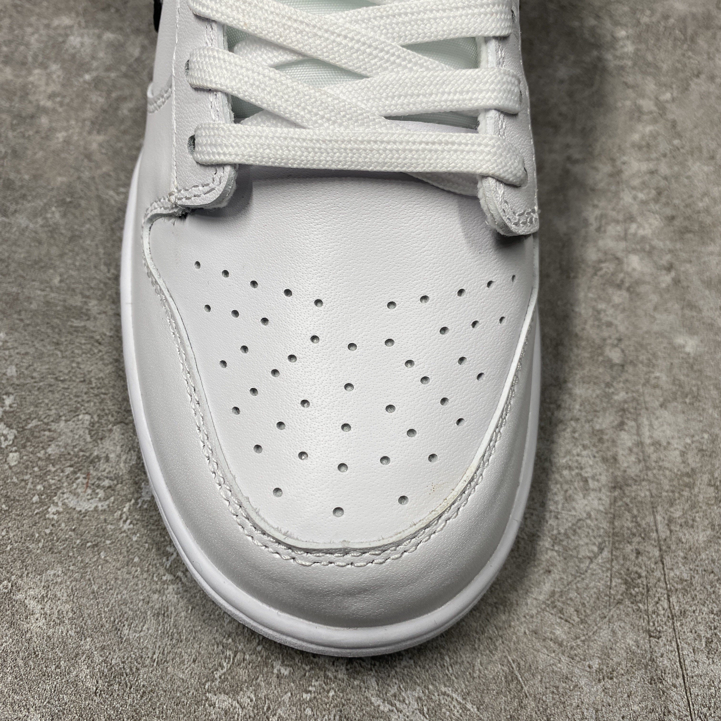 nike dunk low surF**es in clean white and black