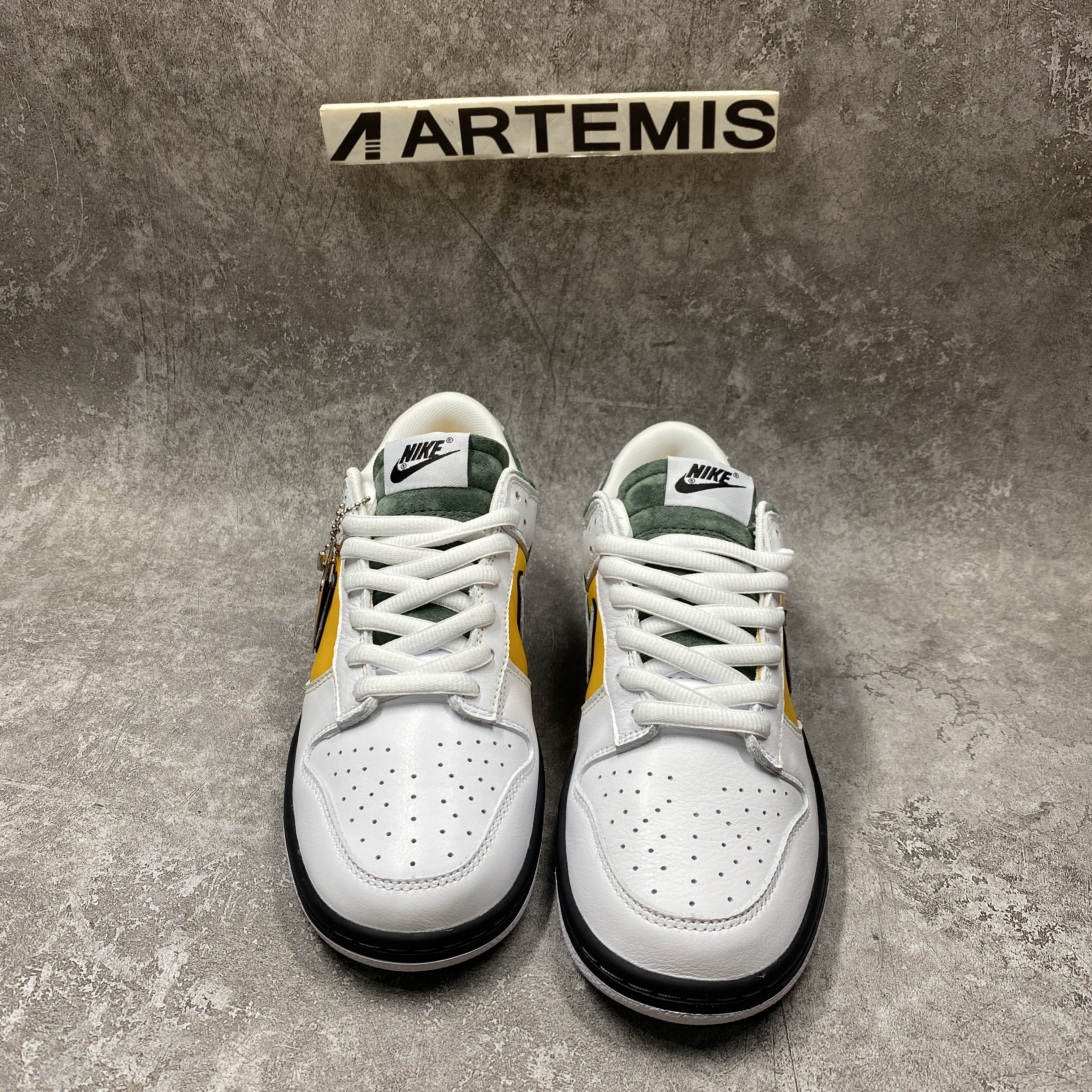 oT0mo katsuhiro x nike sb dunk low pro kobe lifestyle