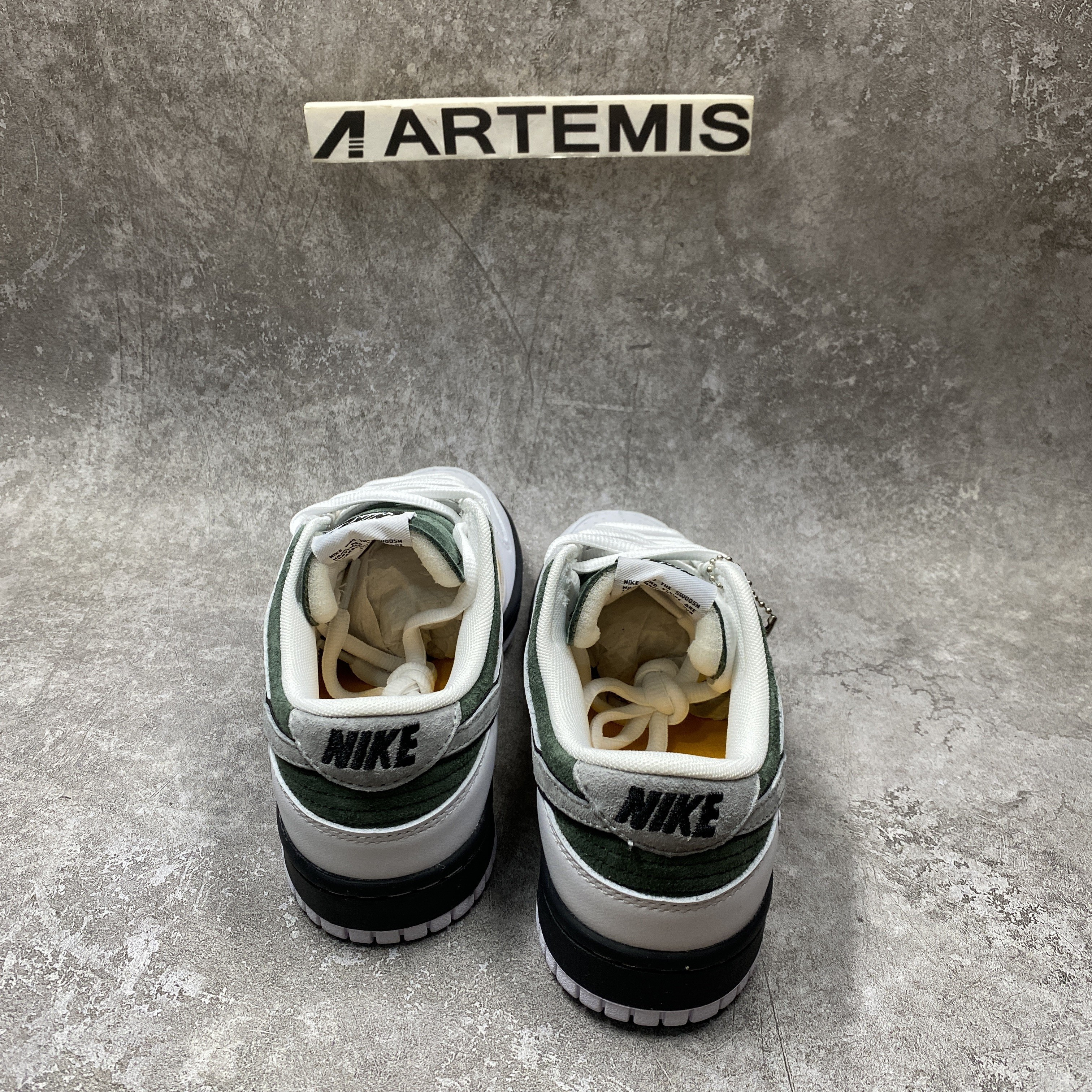 oT0mo katsuhiro x nike sb dunk low pro kobe lifestyle