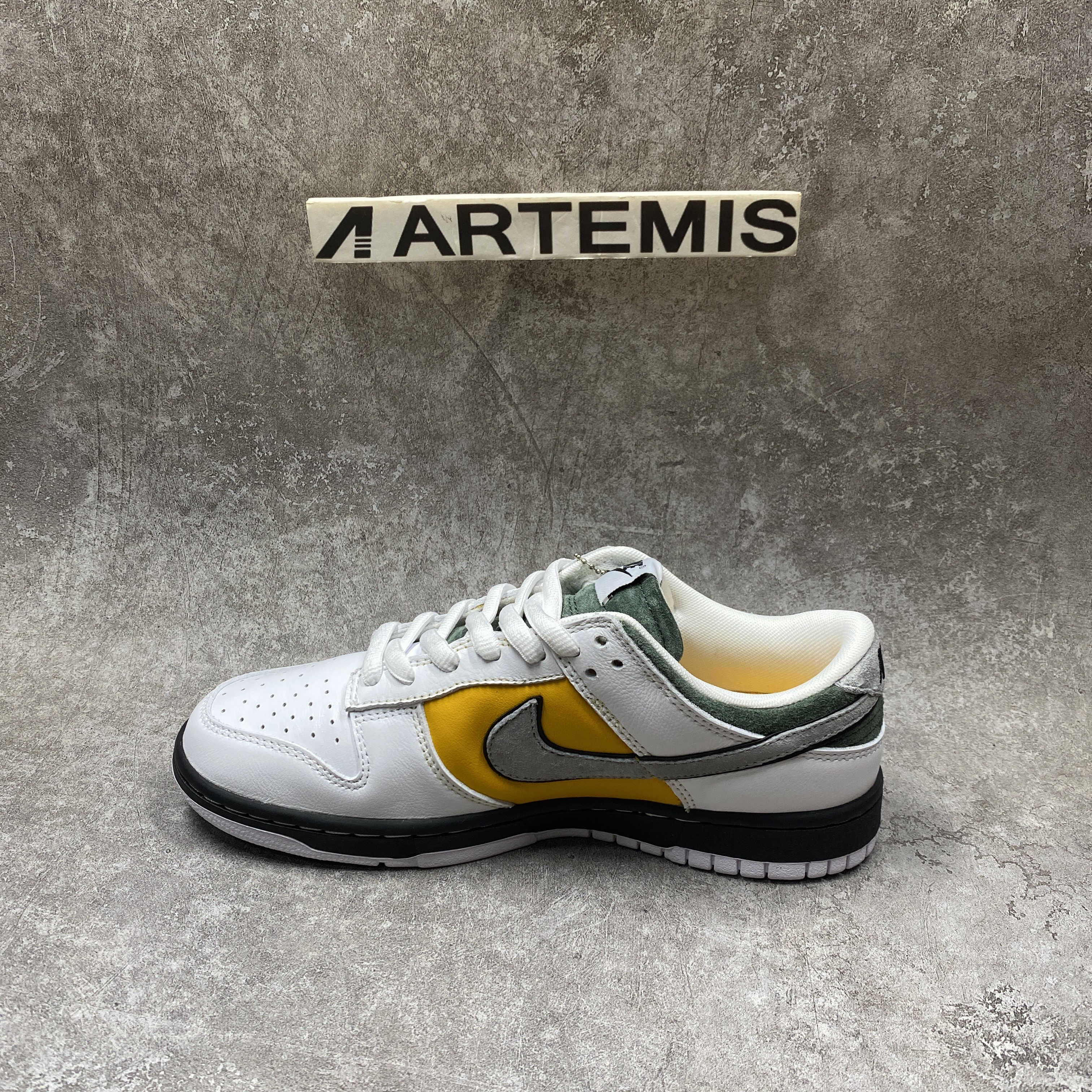 oT0mo katsuhiro x nike sb dunk low pro kobe lifestyle