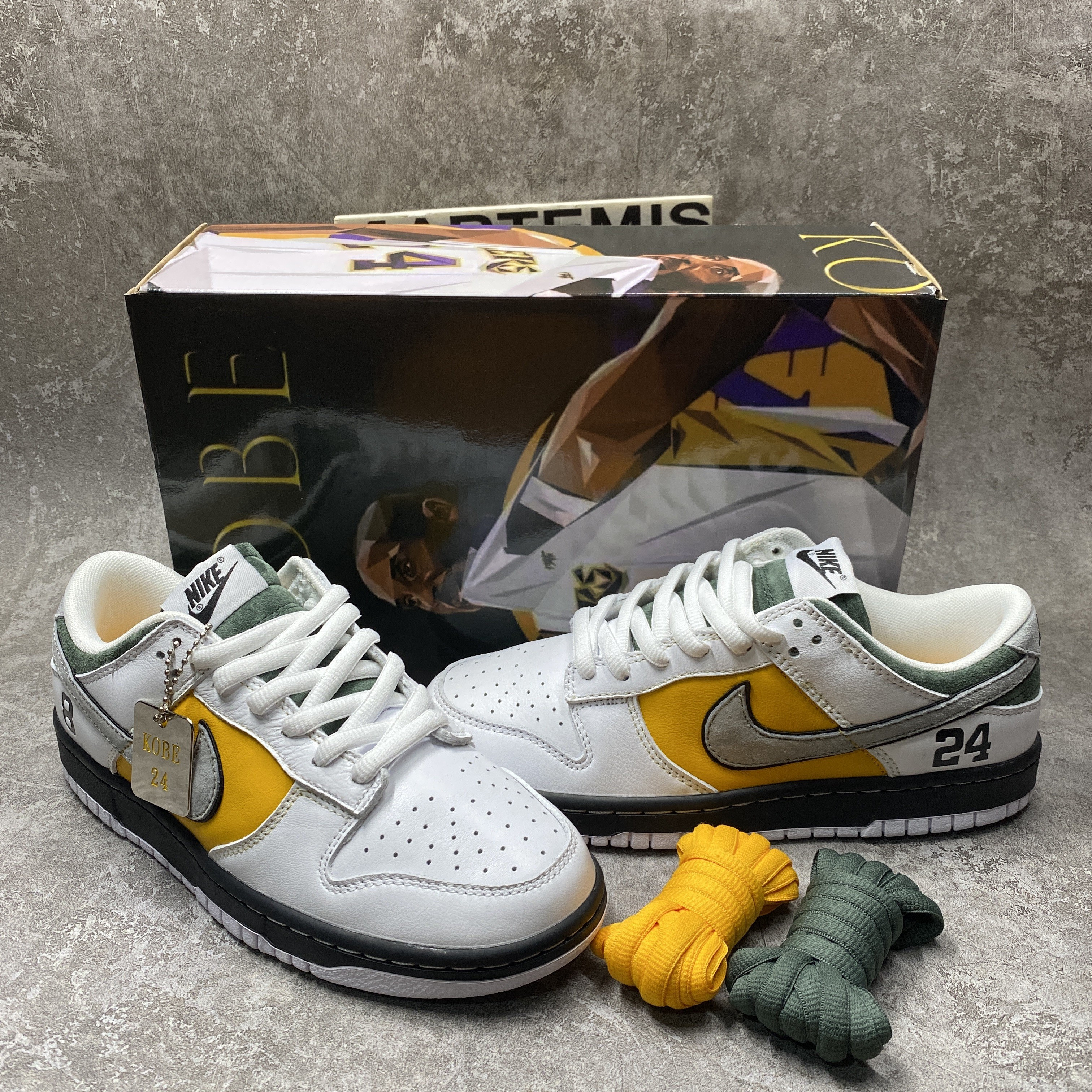 oT0mo katsuhiro x nike sb dunk low pro kobe lifestyle