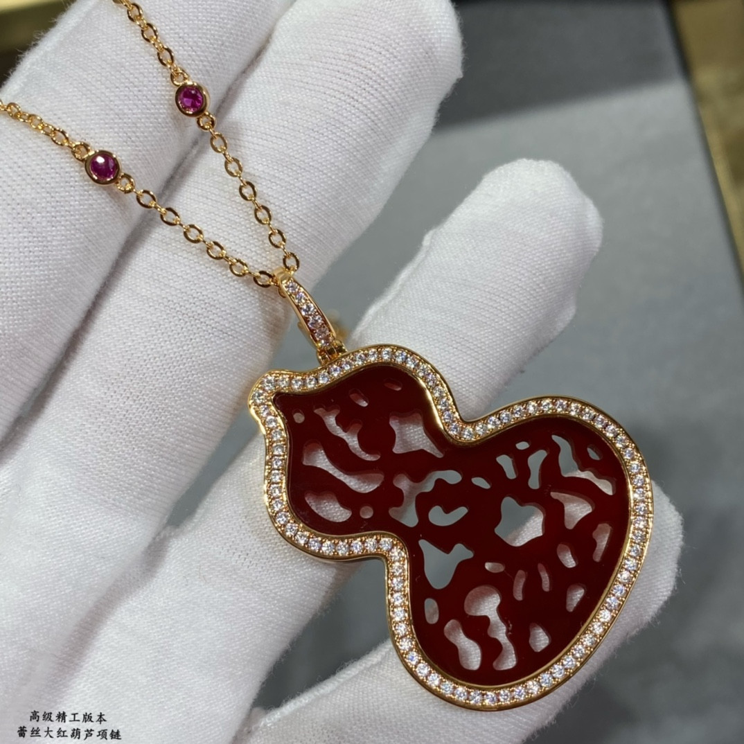 Qee1in large hollow gourd necklace