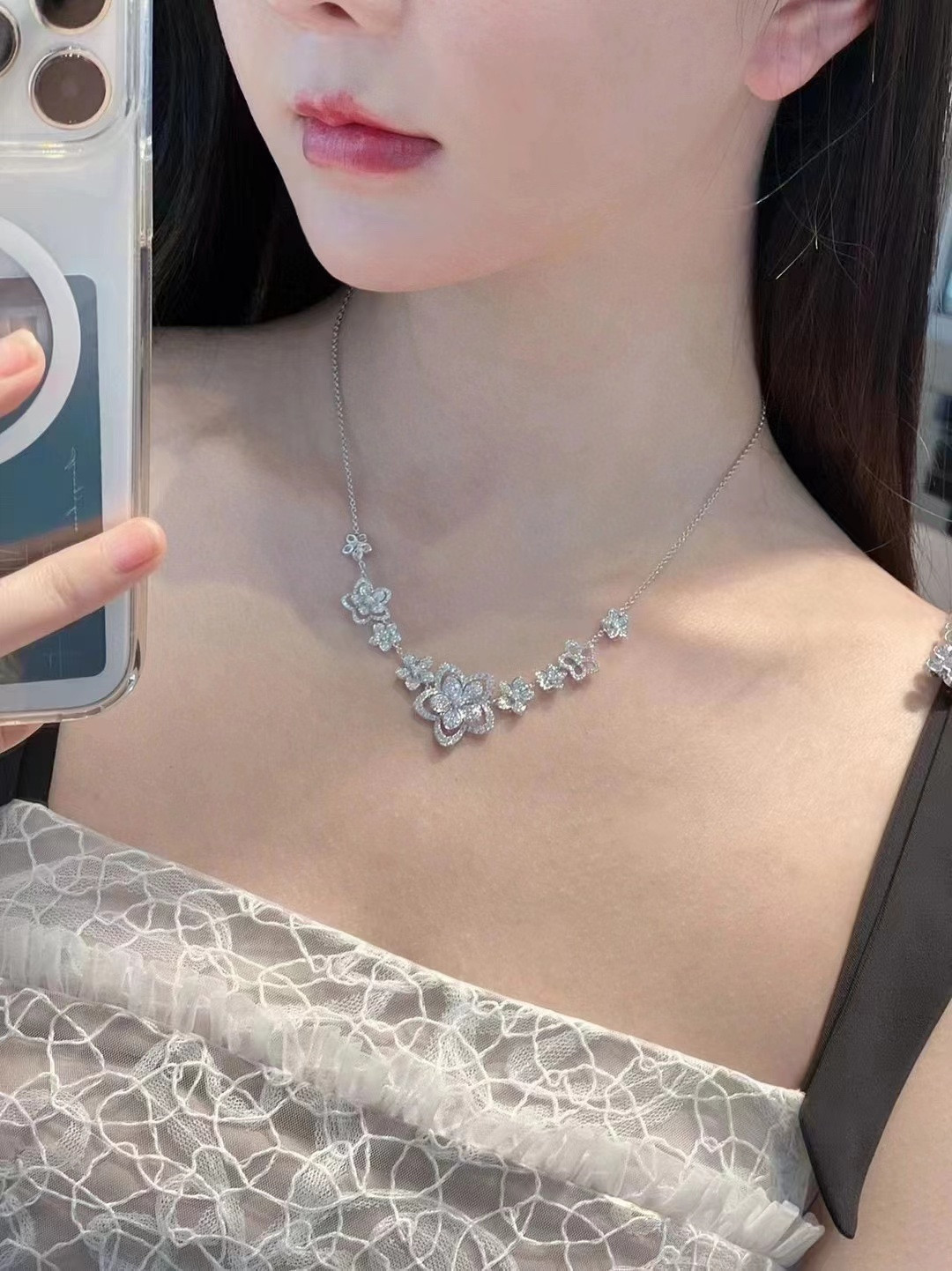 Gr*ff multi-flower necklace