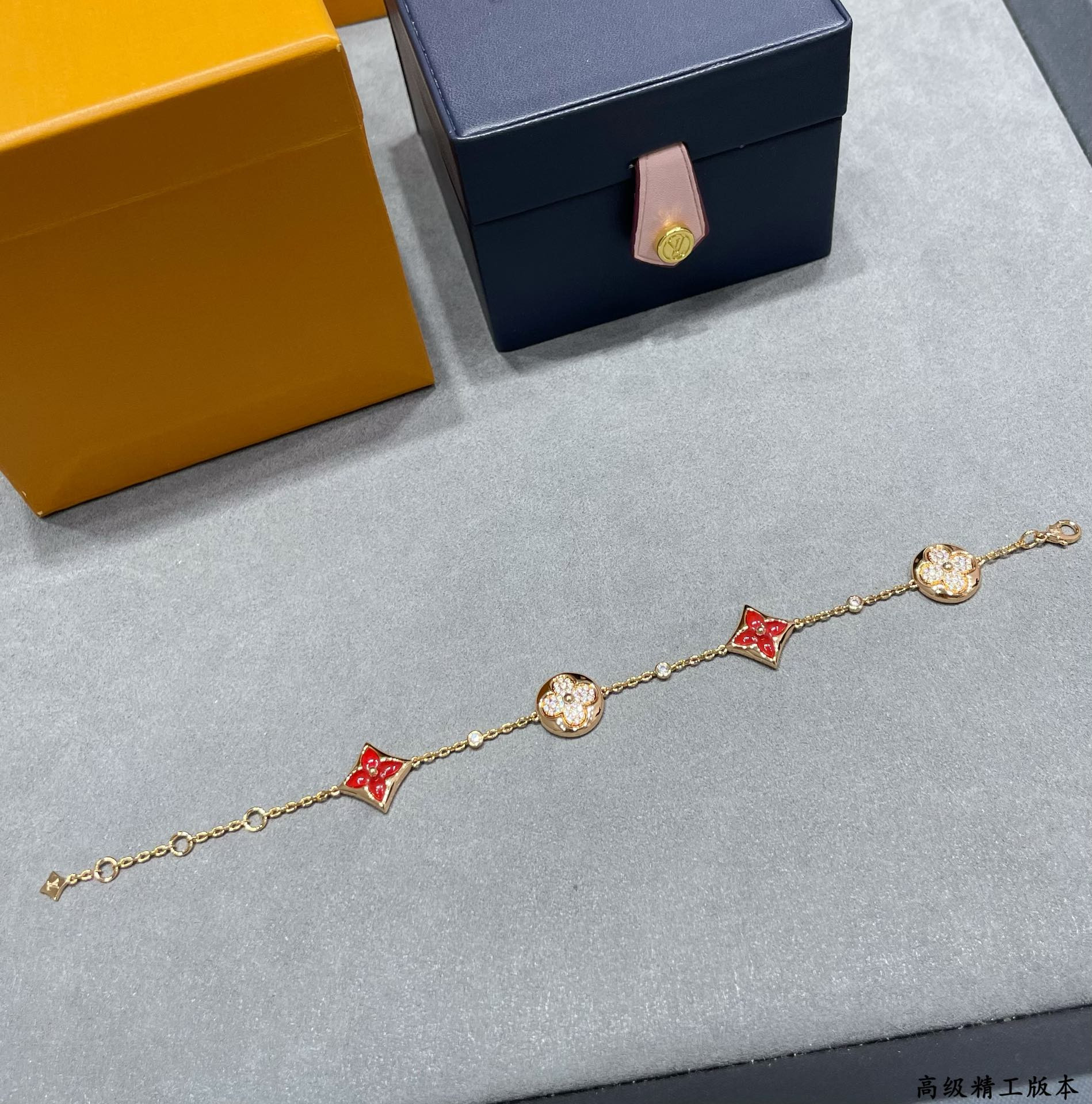 l0*is v*t0n large with red agate and Di*m*nds four-flower bracelet