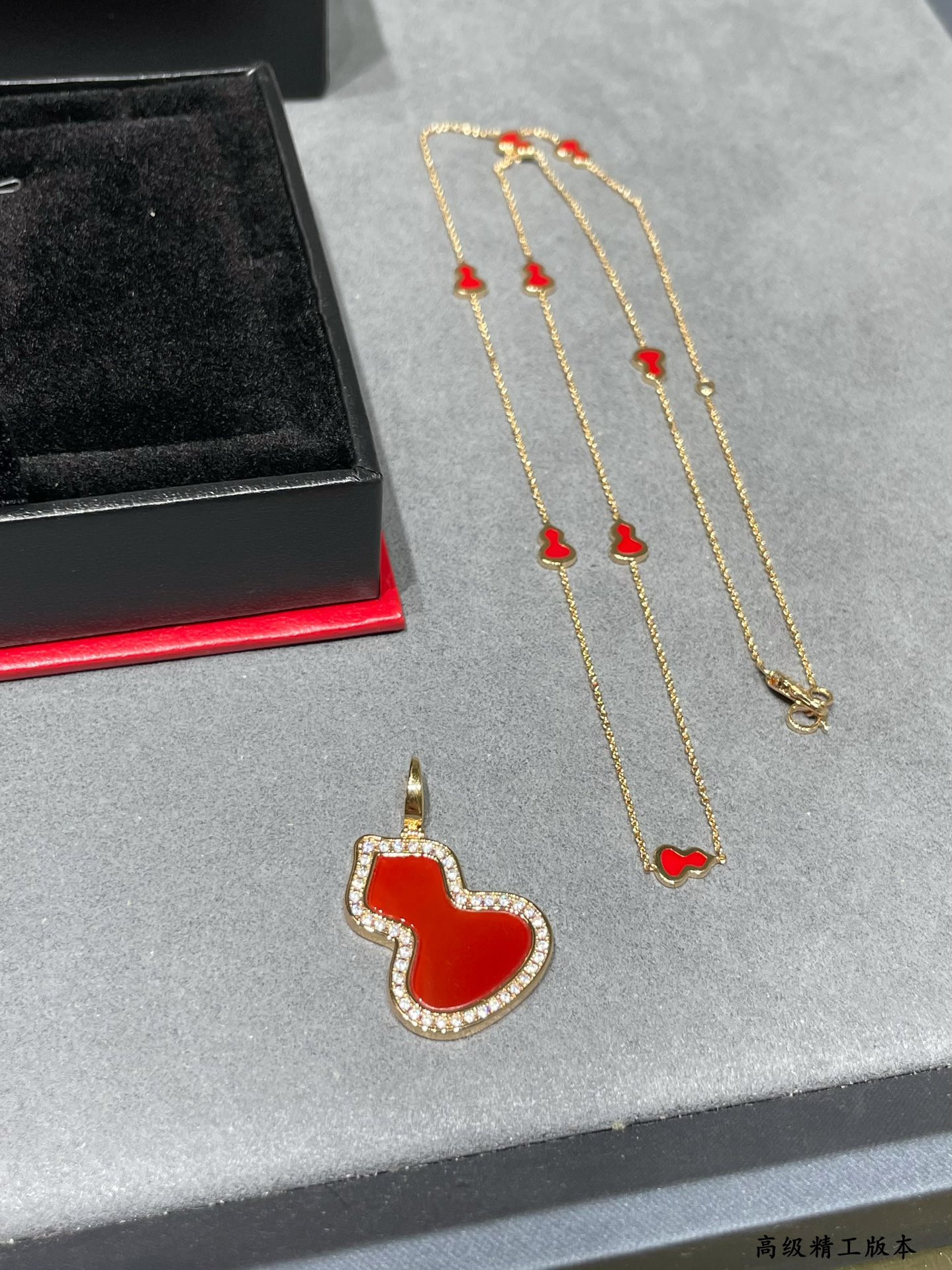 Qee1in mini 8 gourd necklace