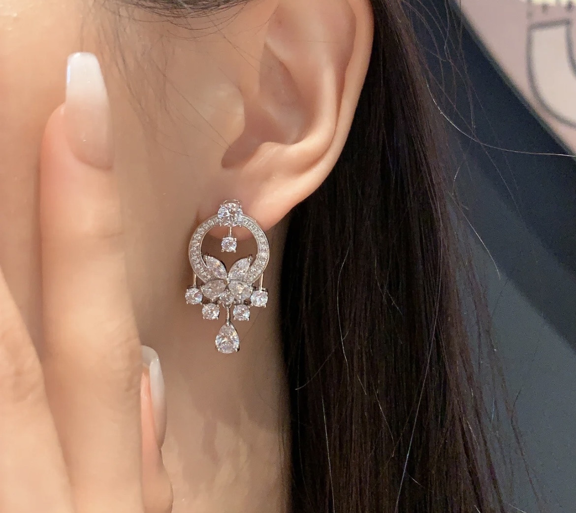 Gr*ff di*m*nd earrings