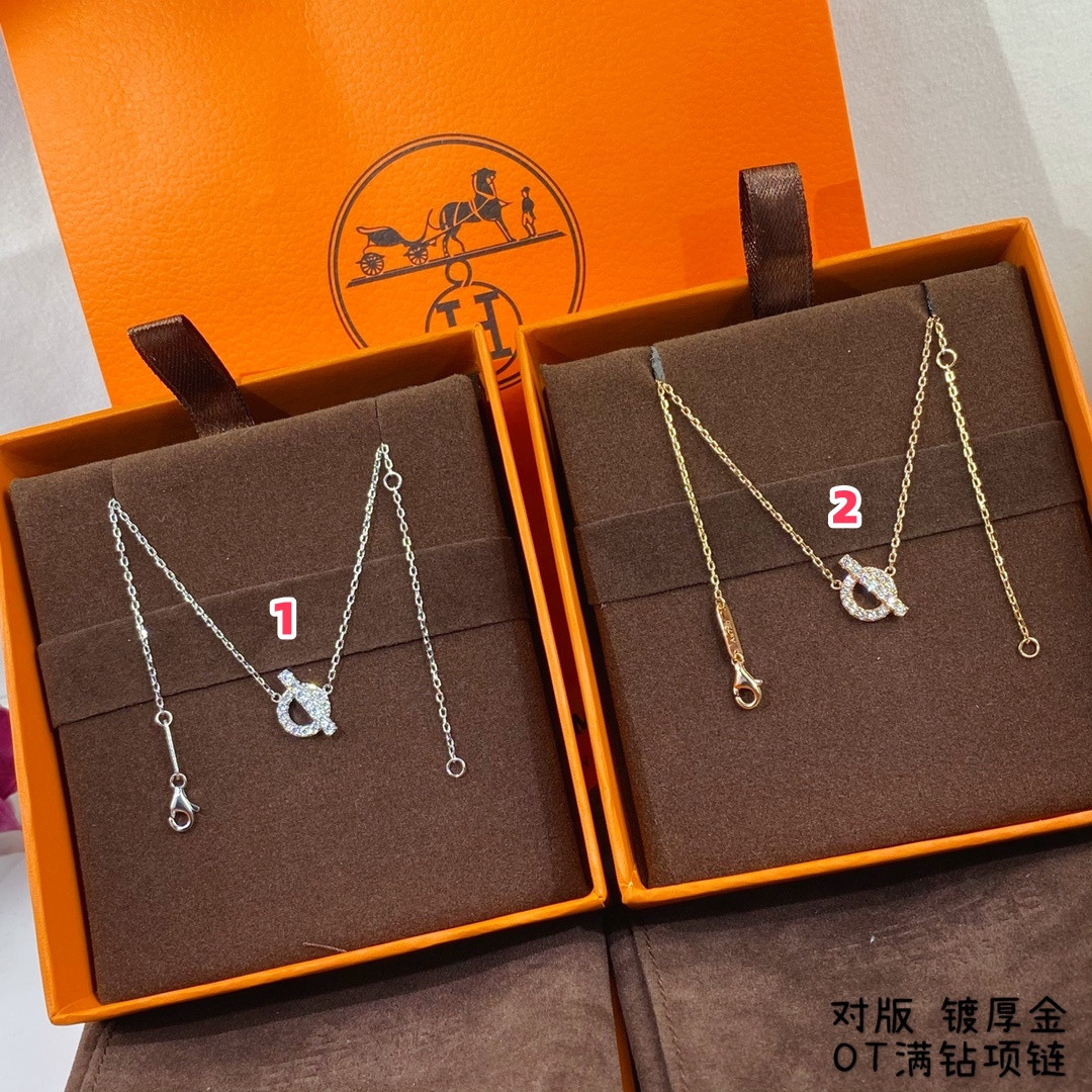 H**mes ot clasp necklace