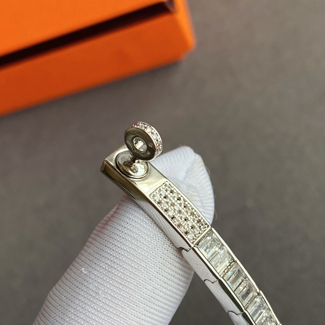 H**mes button trapezoid di*m*nd bracelet