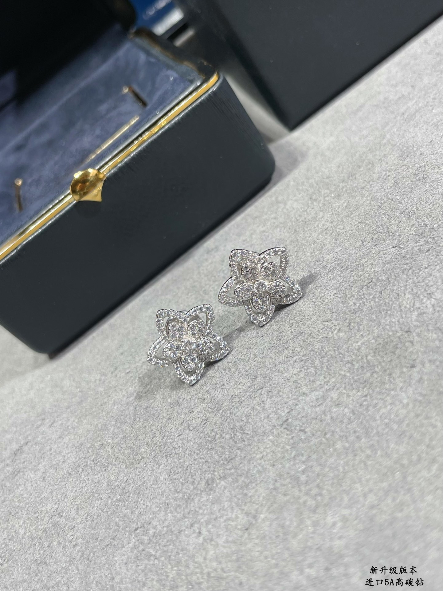Gr*ff flowers earrings