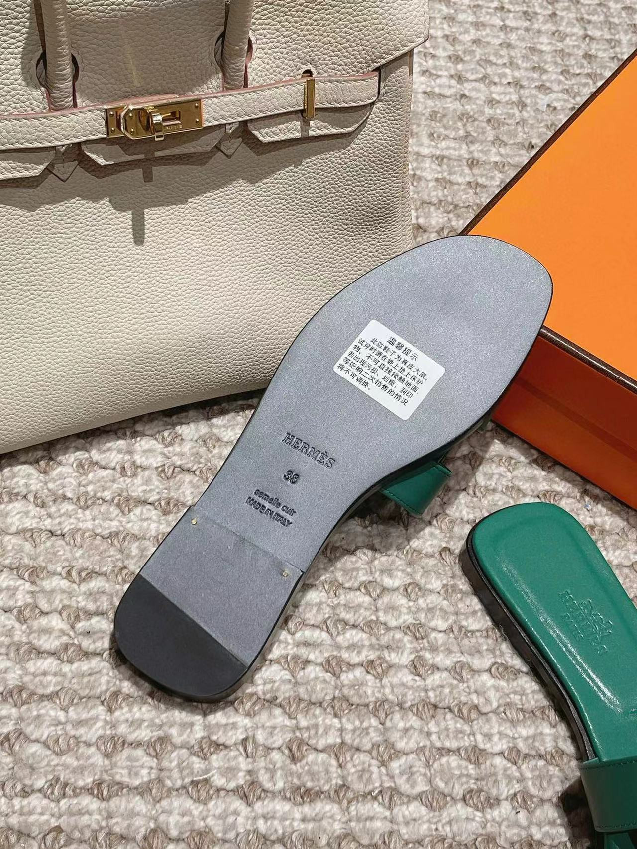ua H**mes oran sandal