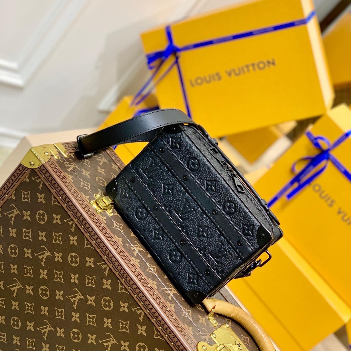 lv HANDLE SOFT TRUNK M59163