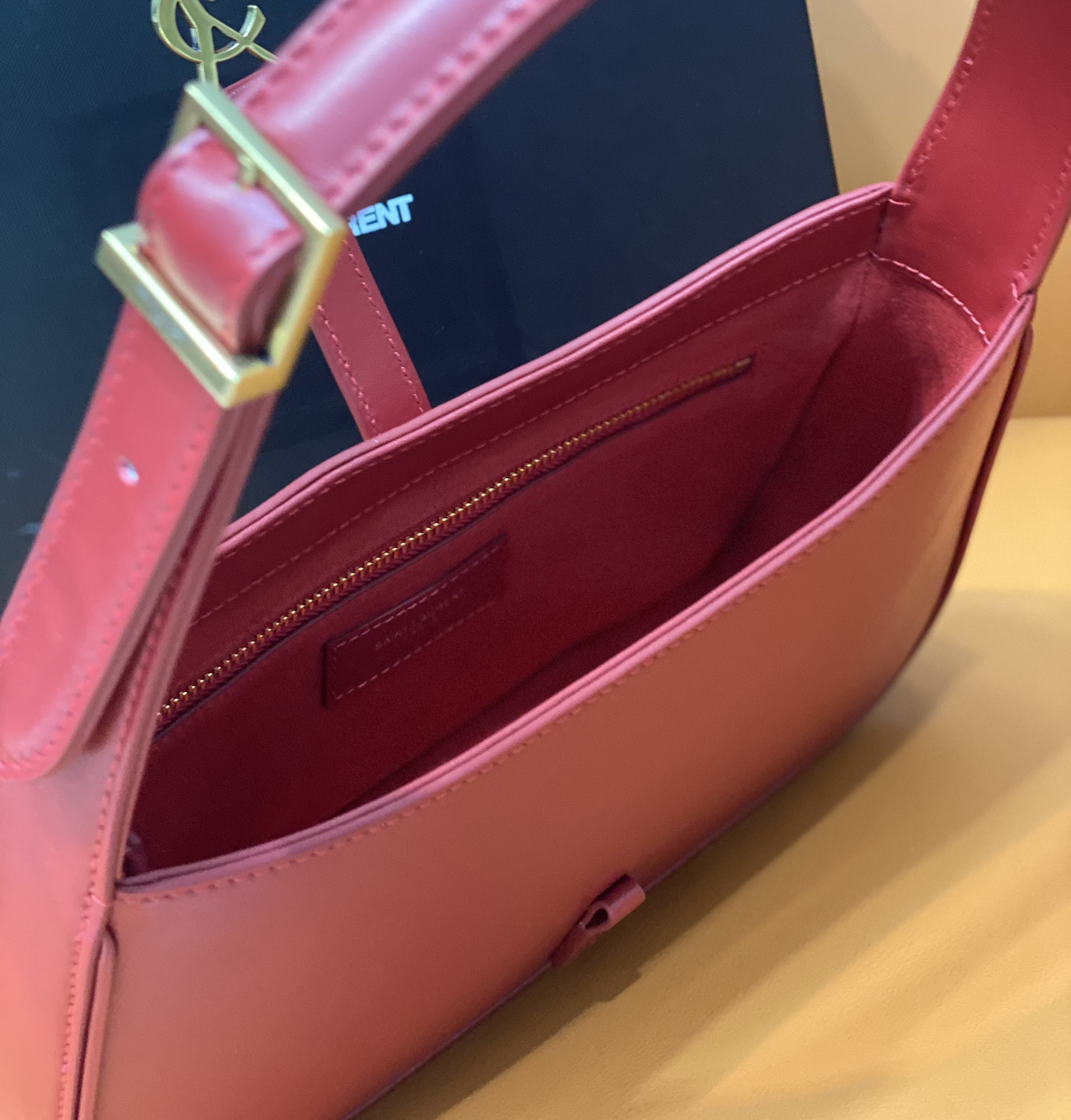 Y*L le 5 À 7 in smooth leather blanc red 23 x 16 x 6.5 cm