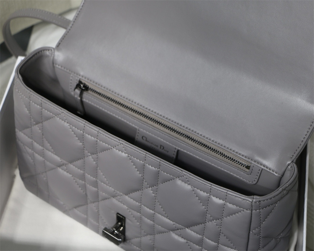 large d*or caro bag stone gray S*pple cannage calfskin with silver hardware 29 x 18 x 10 cm