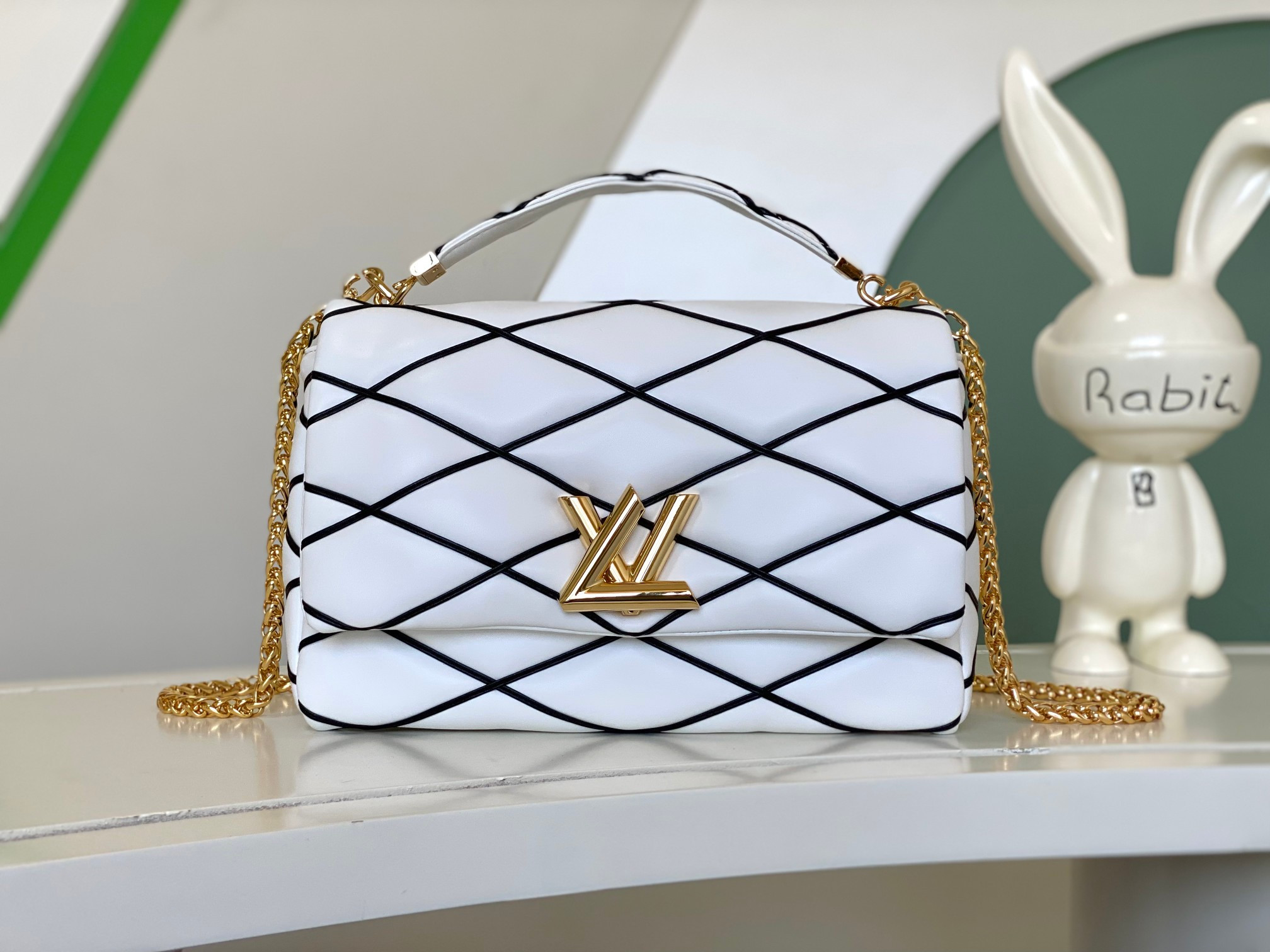 l0*is V*t0n go-14 gm white 12.2 x 7.7 x 4.3 inches