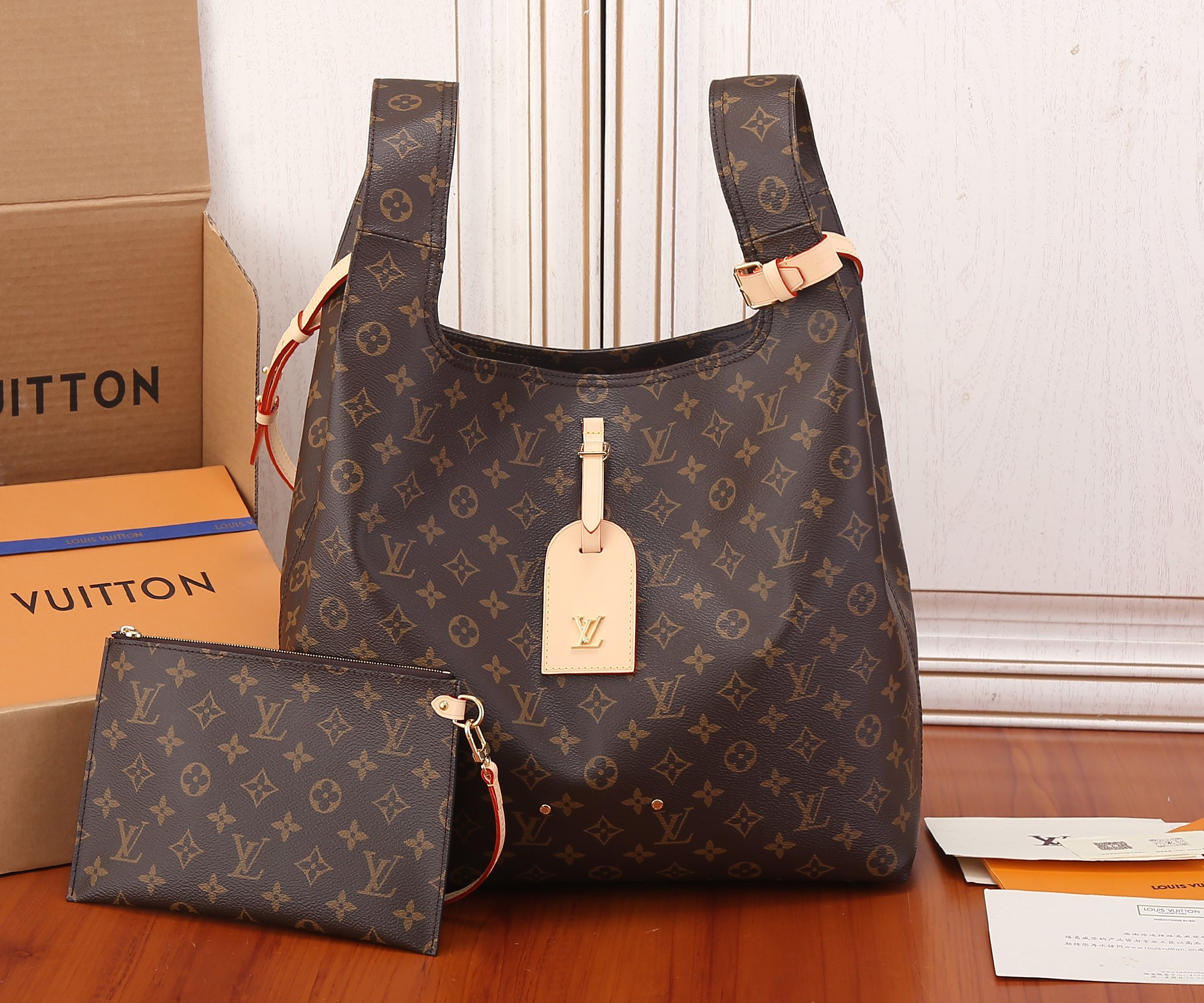 LV Atlantis GM M46817 34 x 34 x 13.5cm
