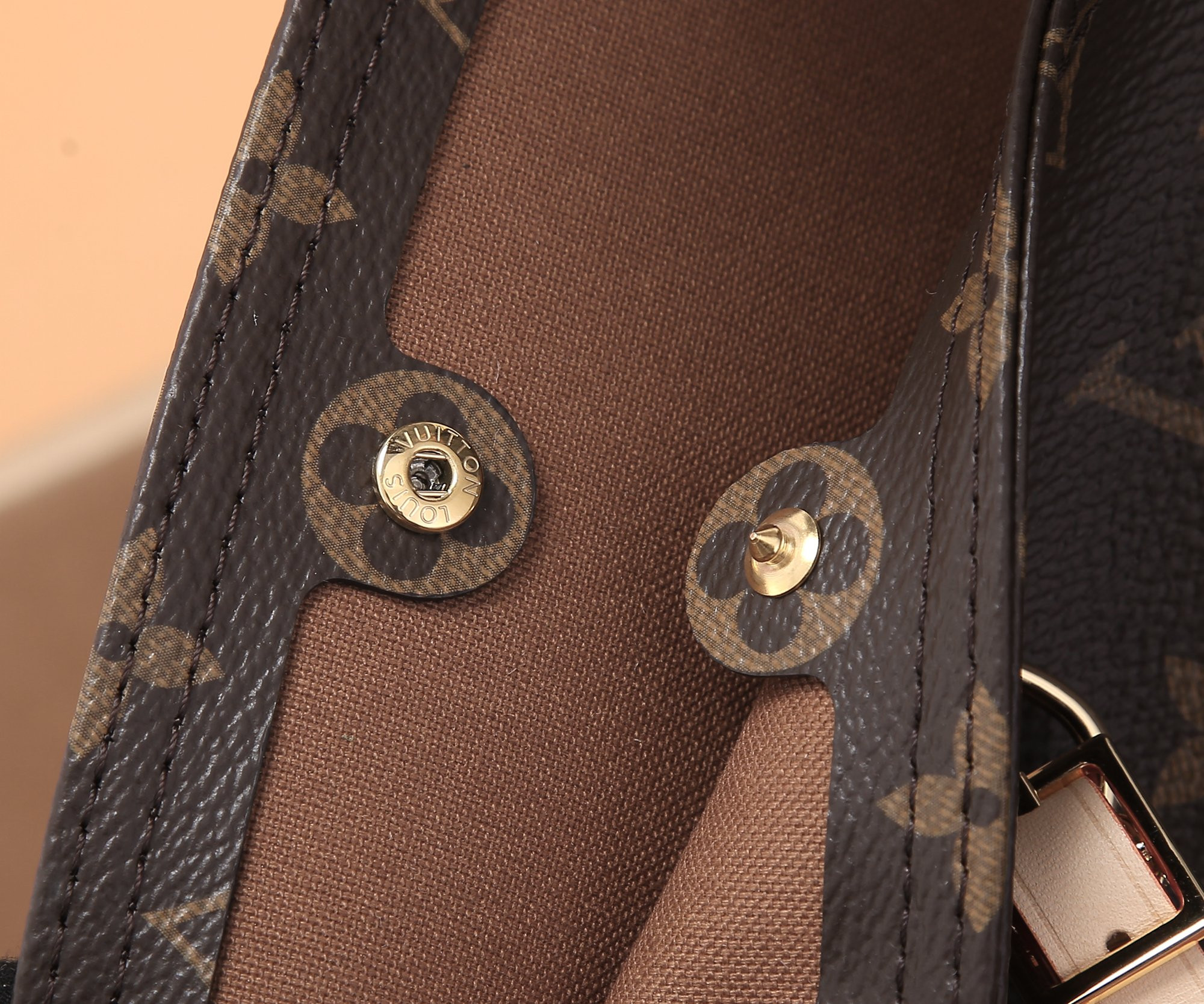 LV Atlantis GM M46817 34 x 34 x 13.5cm
