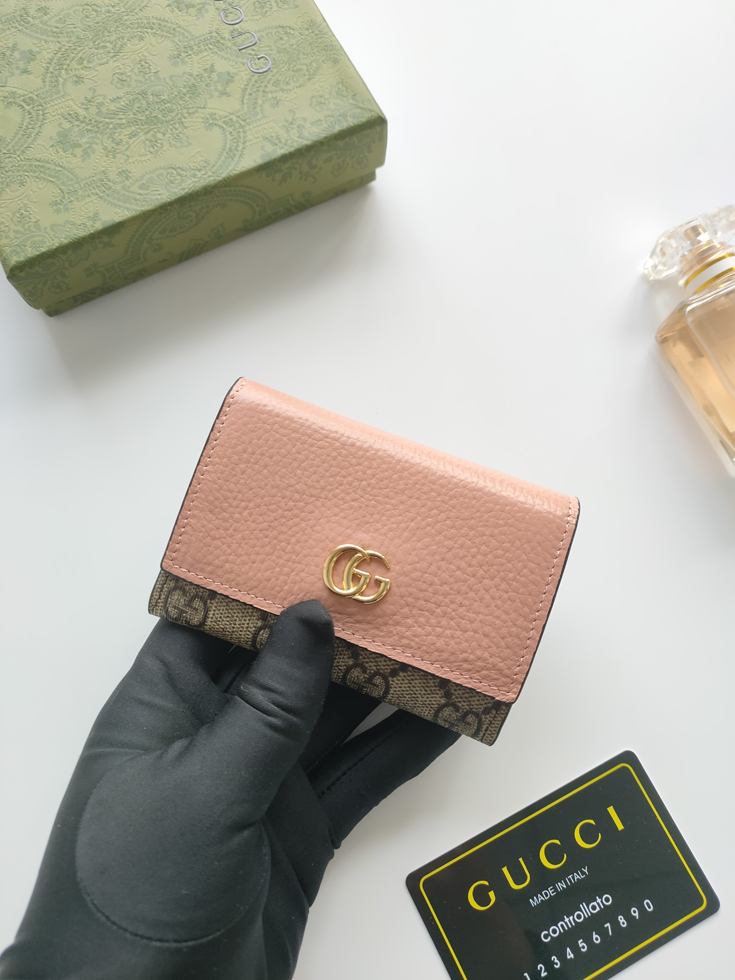 G*u*i gg  card case wallet