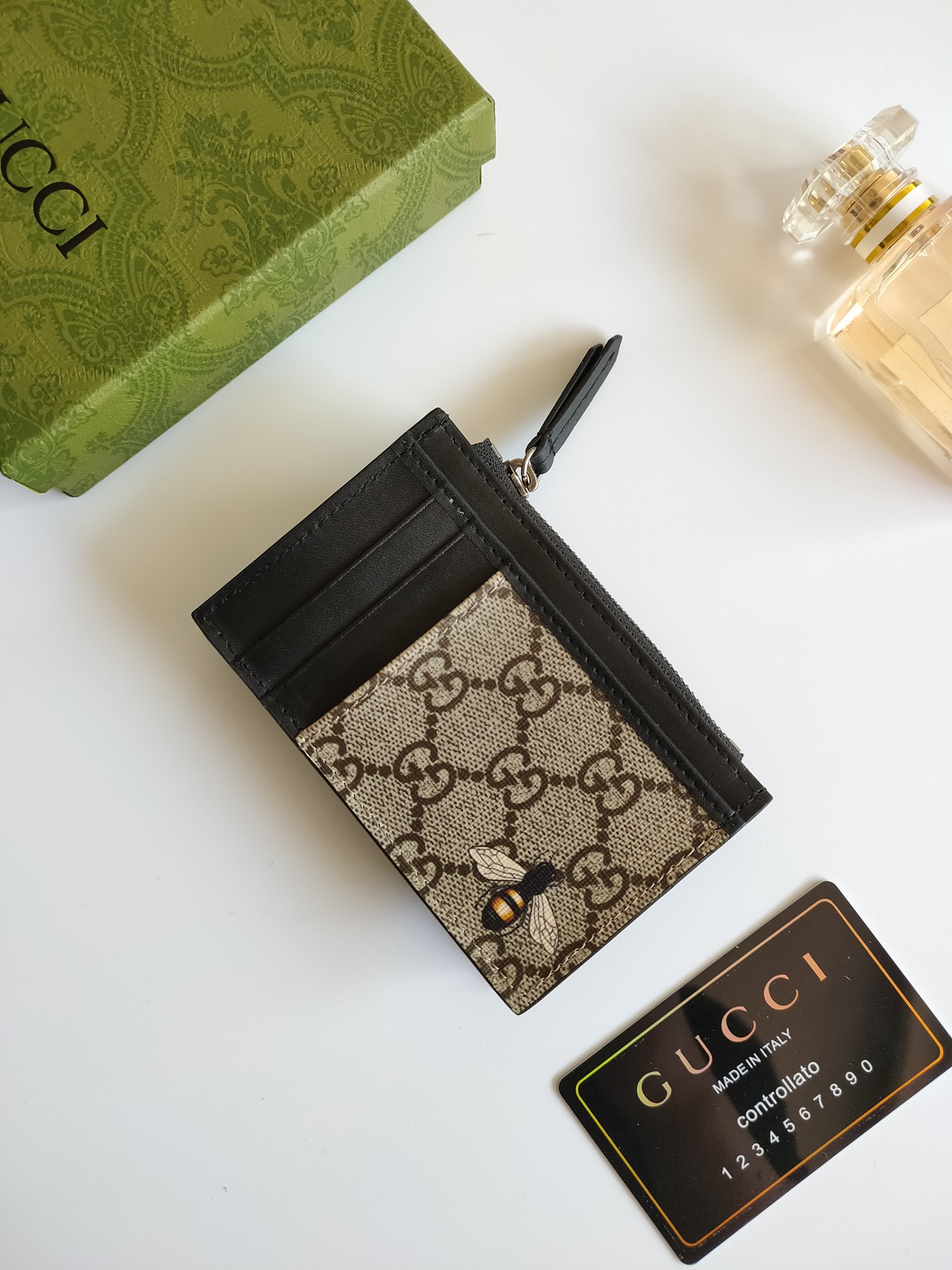 G*u*i gg  card case wallet