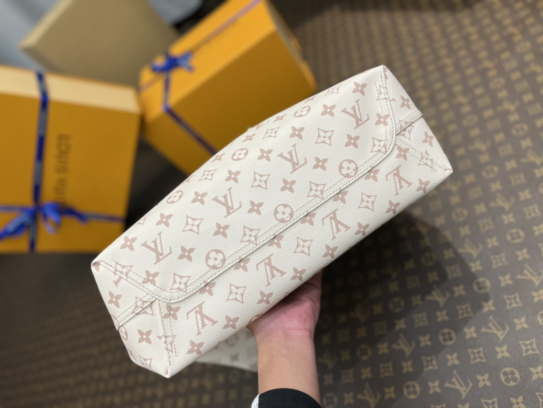 LV M24409 Atlantis GM 34 x 34 x 13.5 cm