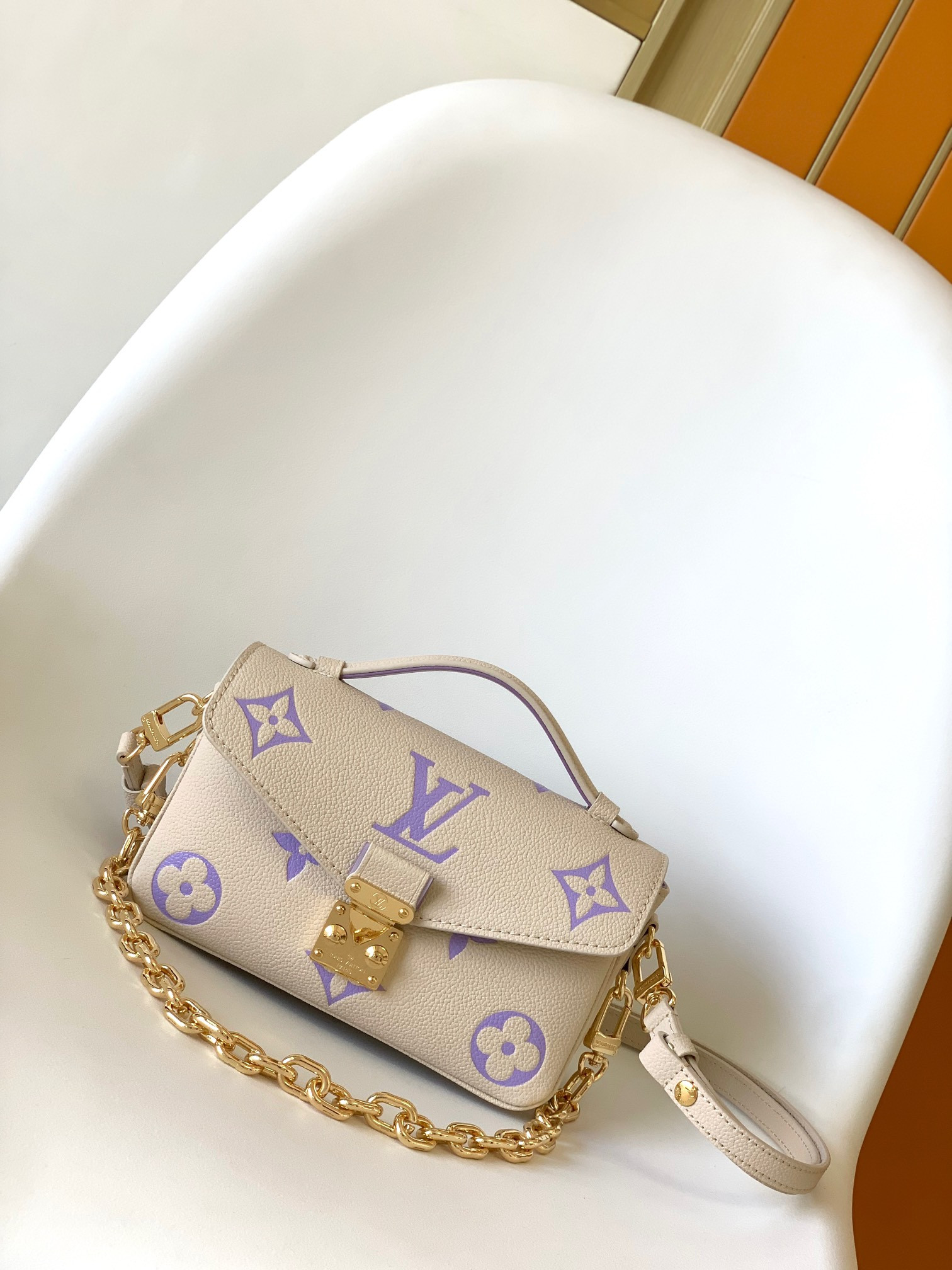 LV M23940 Pochette Métis East West 8.5 x 5.3 x 2.4 inches