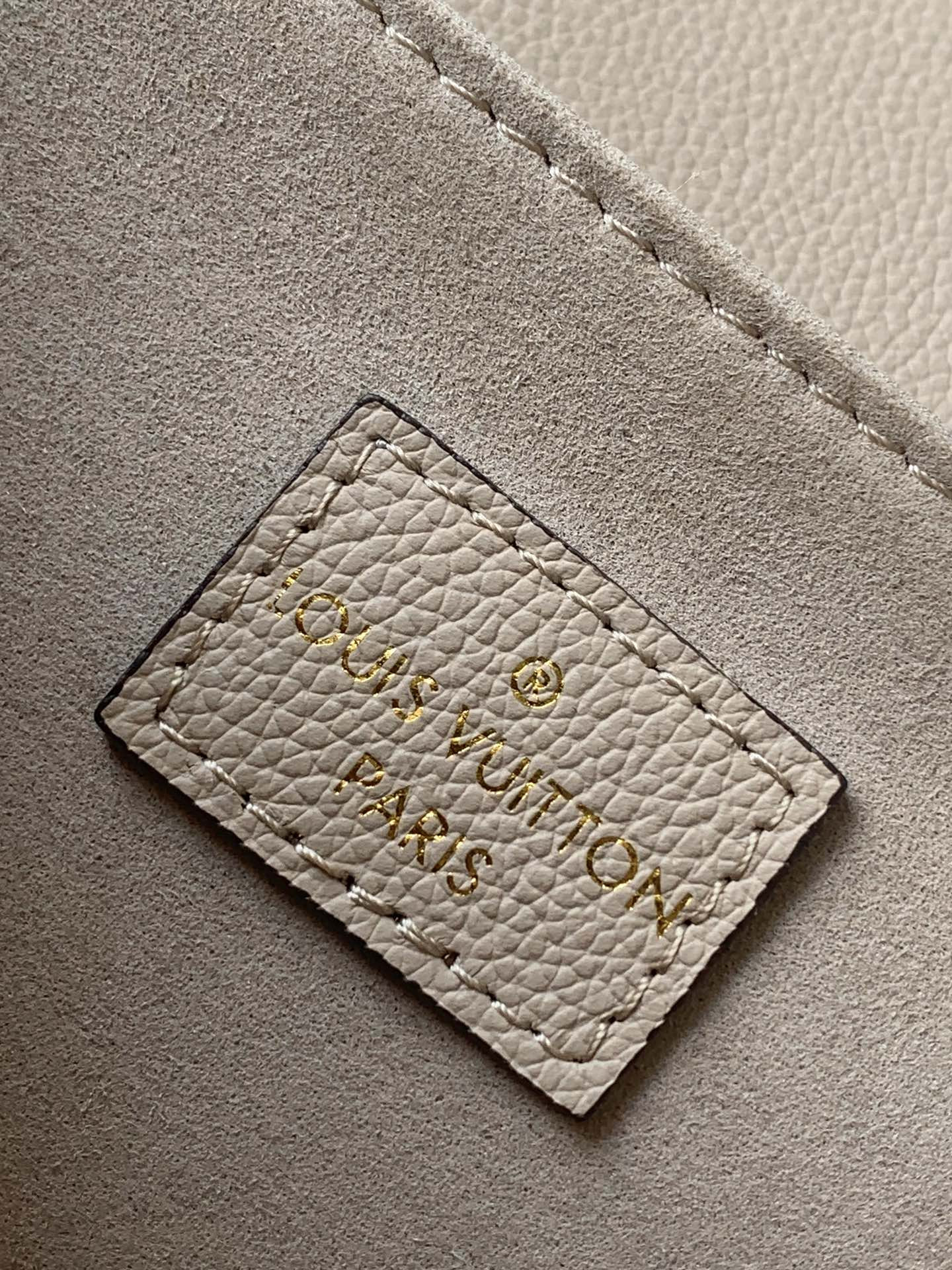lv m22792 oxF0rd 8.7 x 6.3 x 3.7 inches