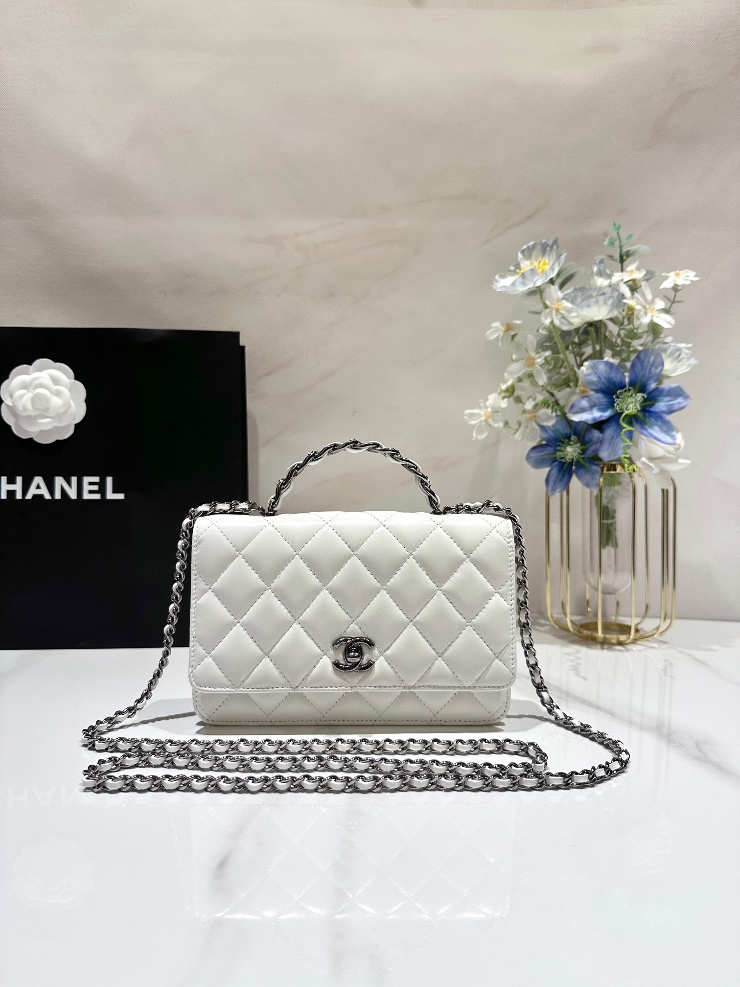 Ch*el classic wallet on chain 4.8 × 7.5 × 1.4 in