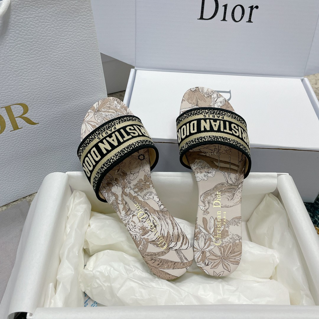 ua D*or dway slide