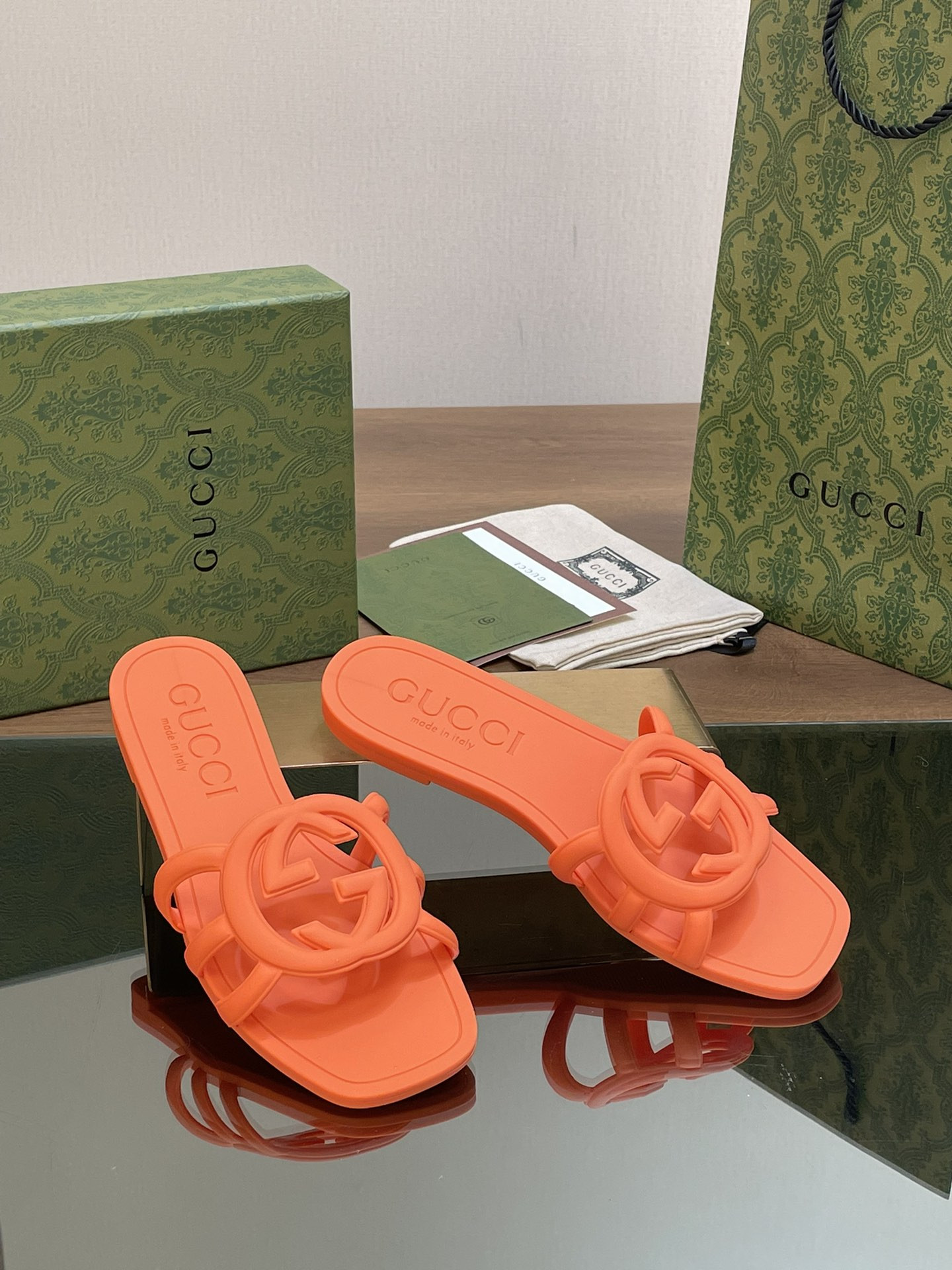 ua G*u*i interlocking g slide sandal orange
