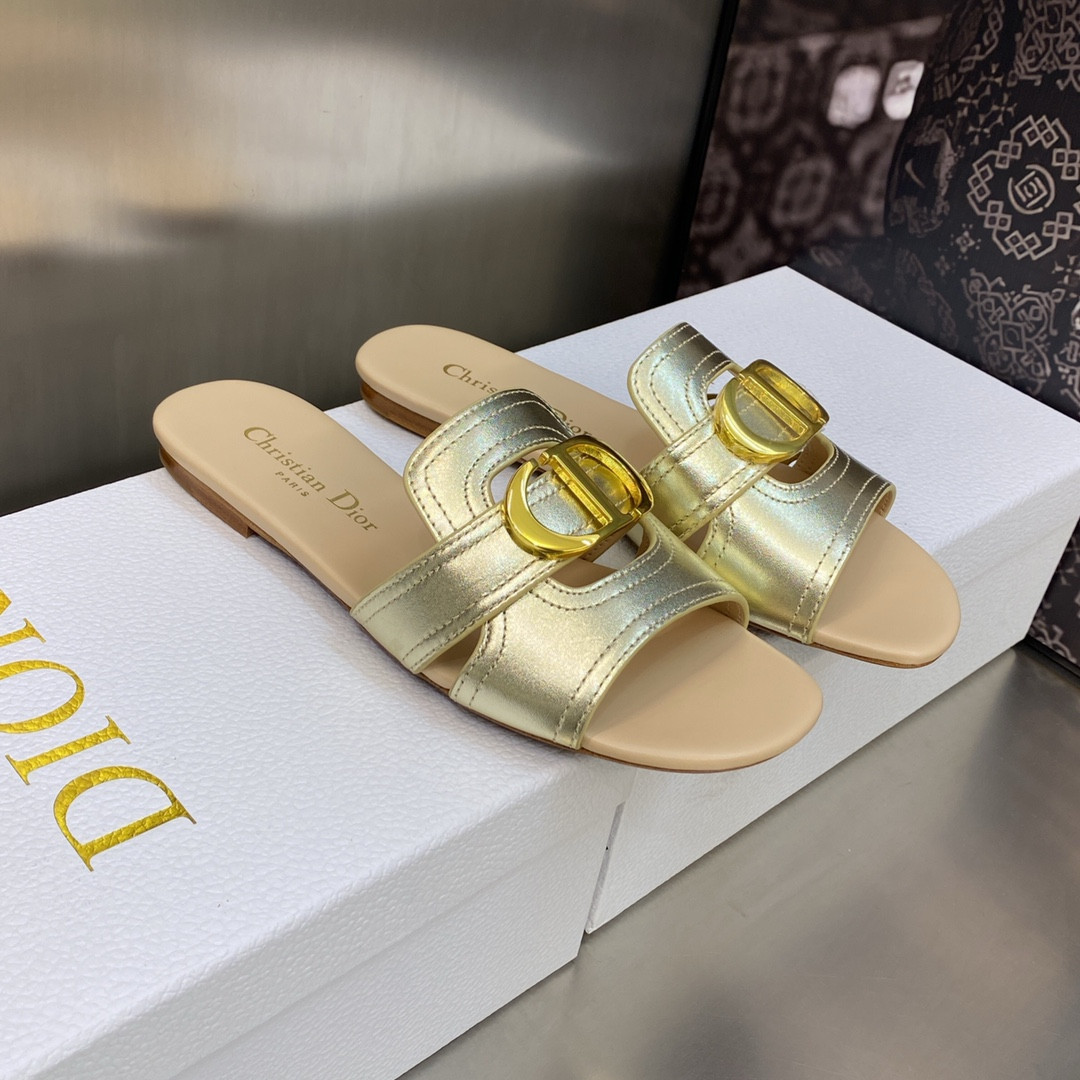 ua D*or 30 montaigne slide