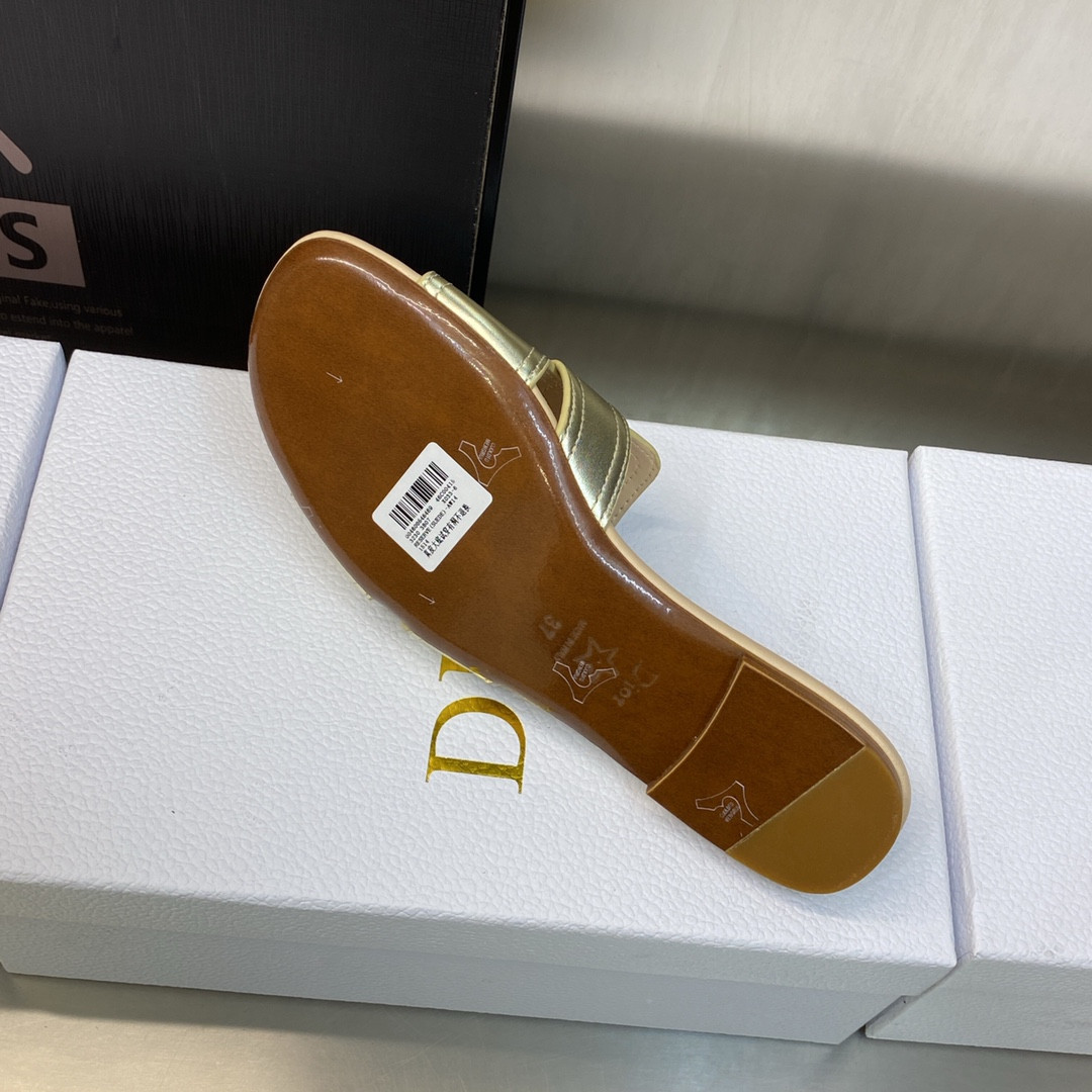 ua D*or 30 montaigne slide