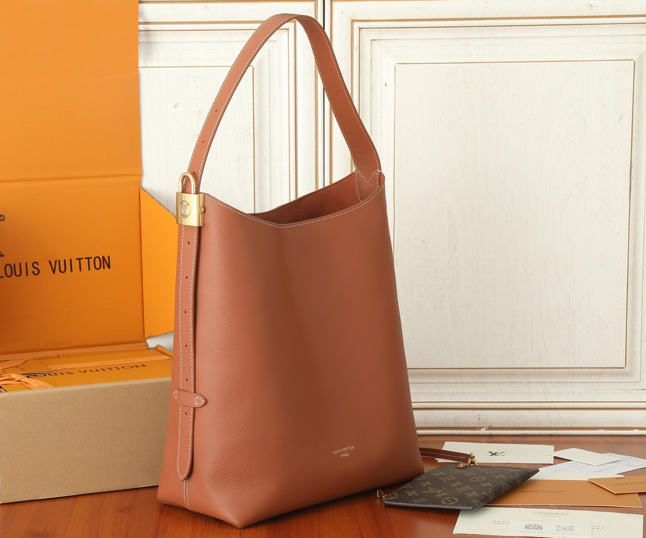 LV Low Key Hobo MM M25354 12.2 x 13.8 x 7.1 in