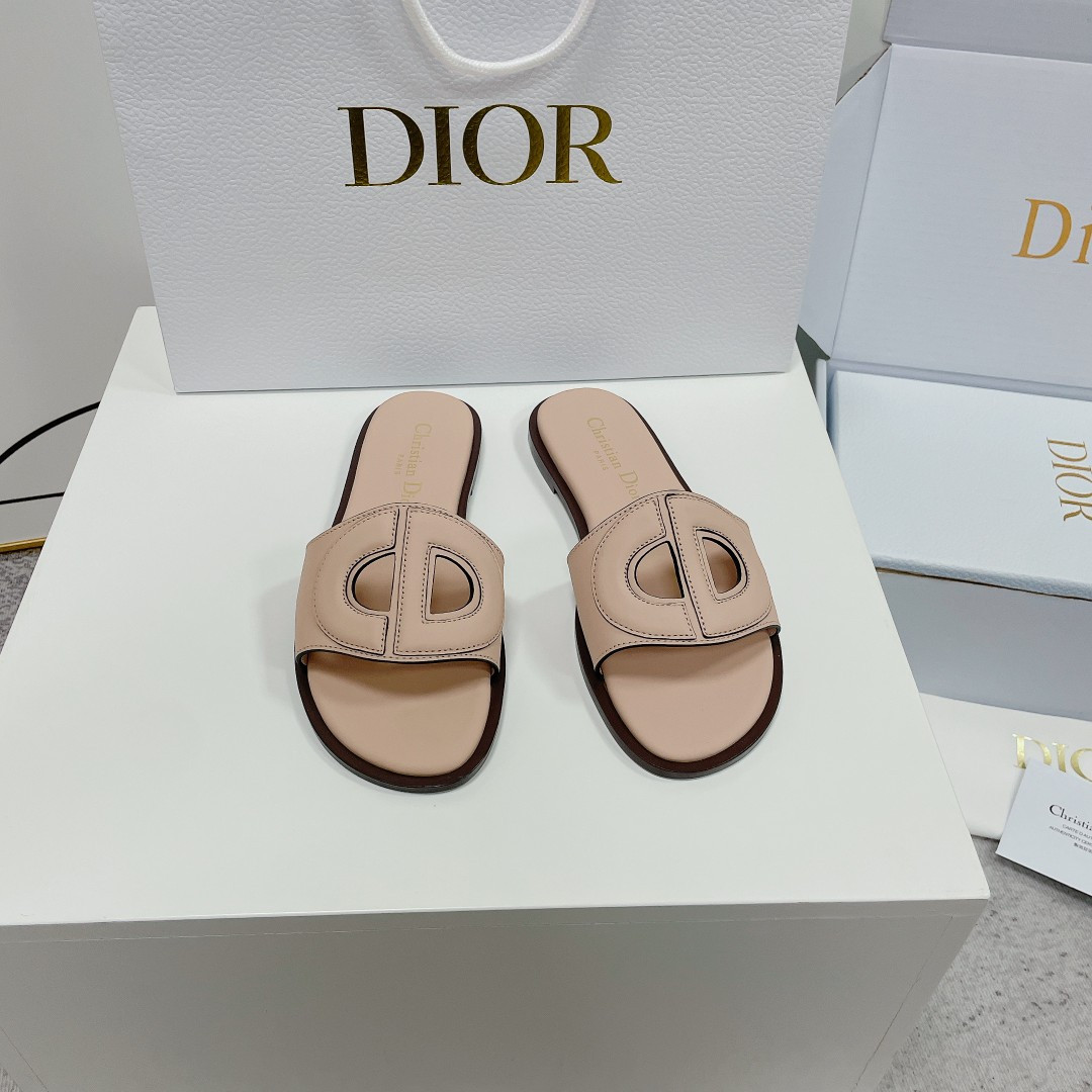 ua D*or d-club slide