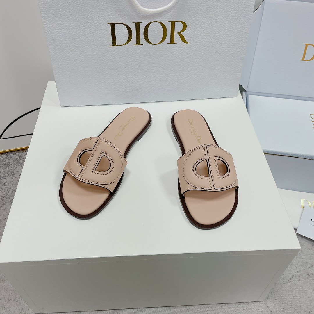 ua D*or d-club slide