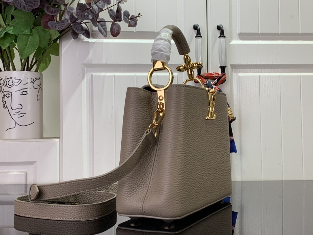 LV Capucines BB M4886 27x18x9cm