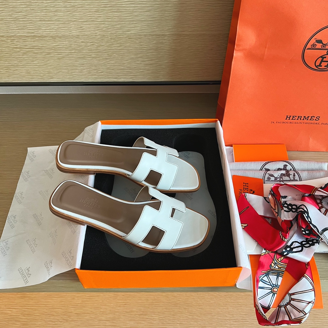 ua H**mes oran sandal