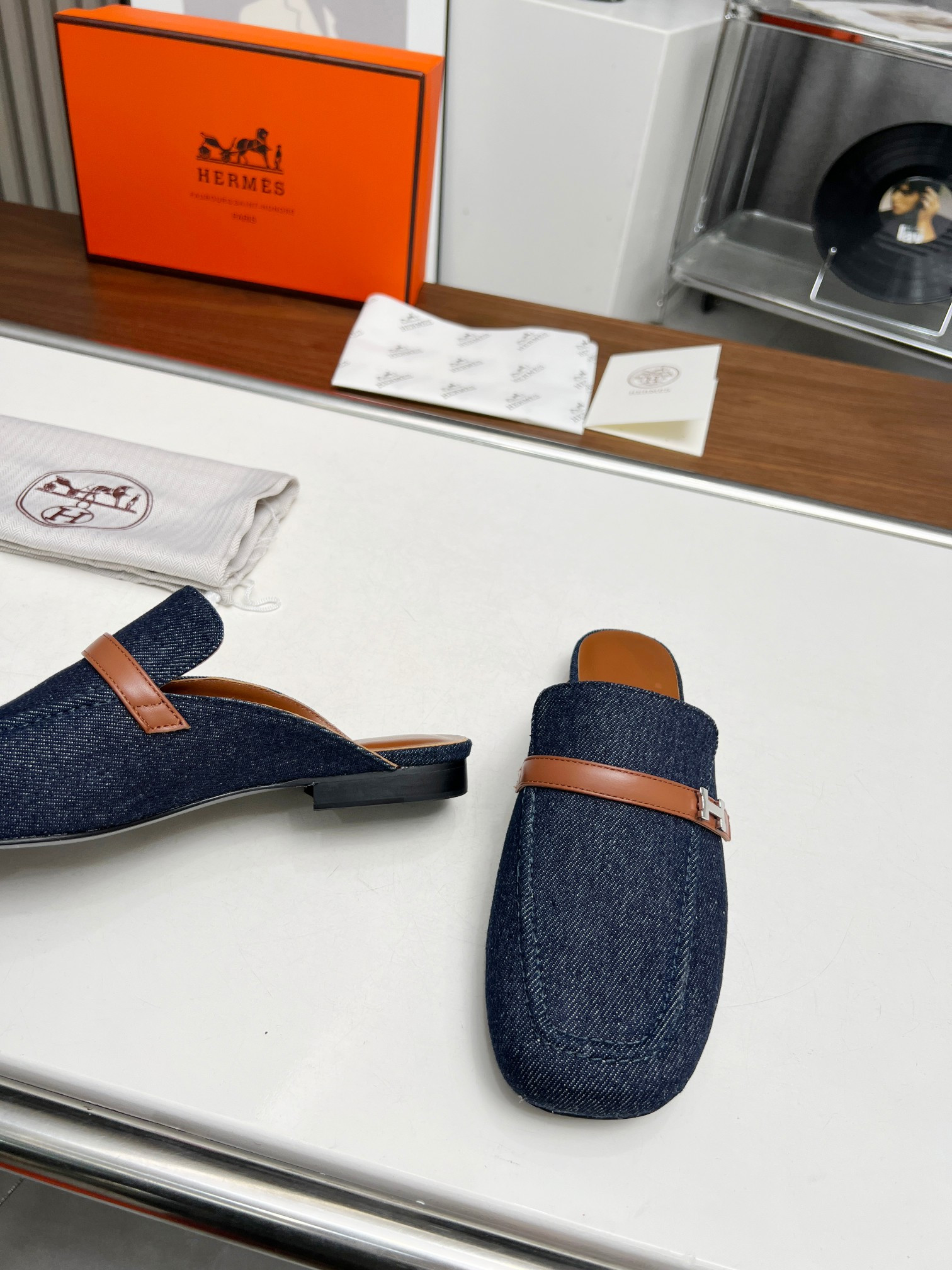 ua H**mes iena mule