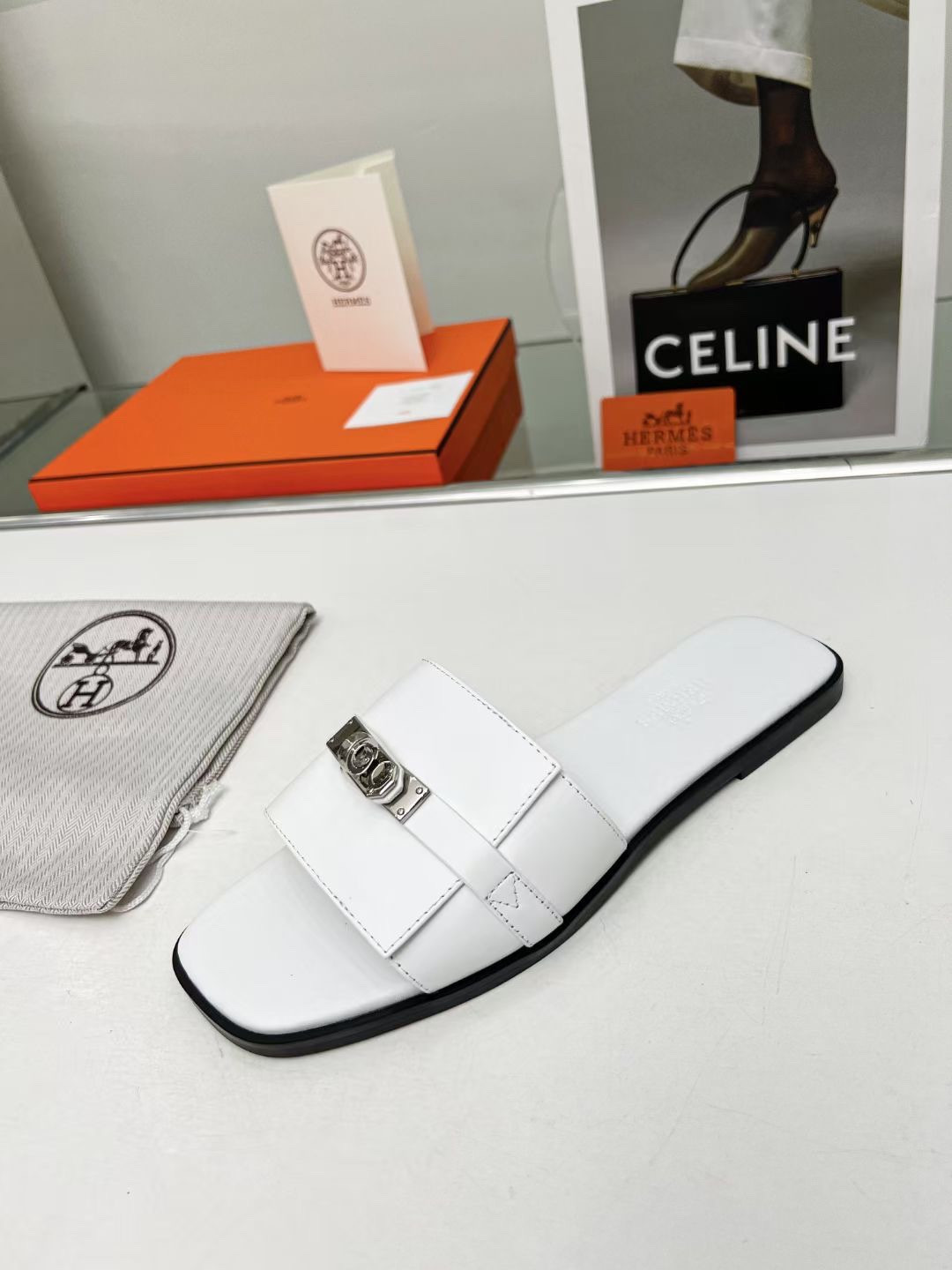 ua H**mes giulia sandal