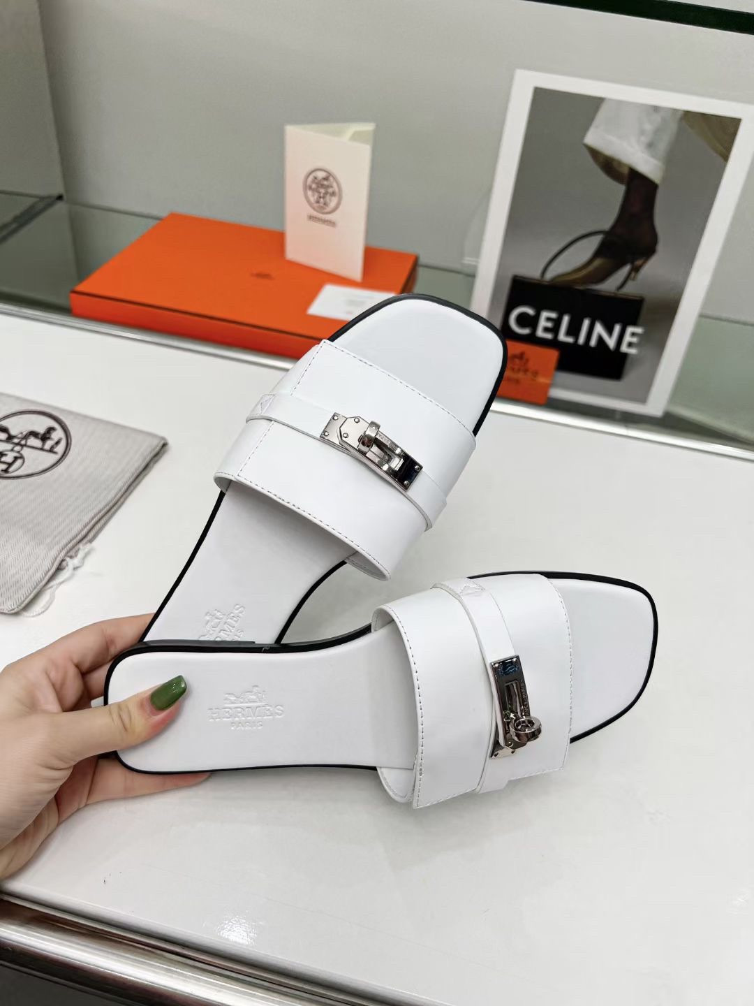 ua H**mes giulia sandal