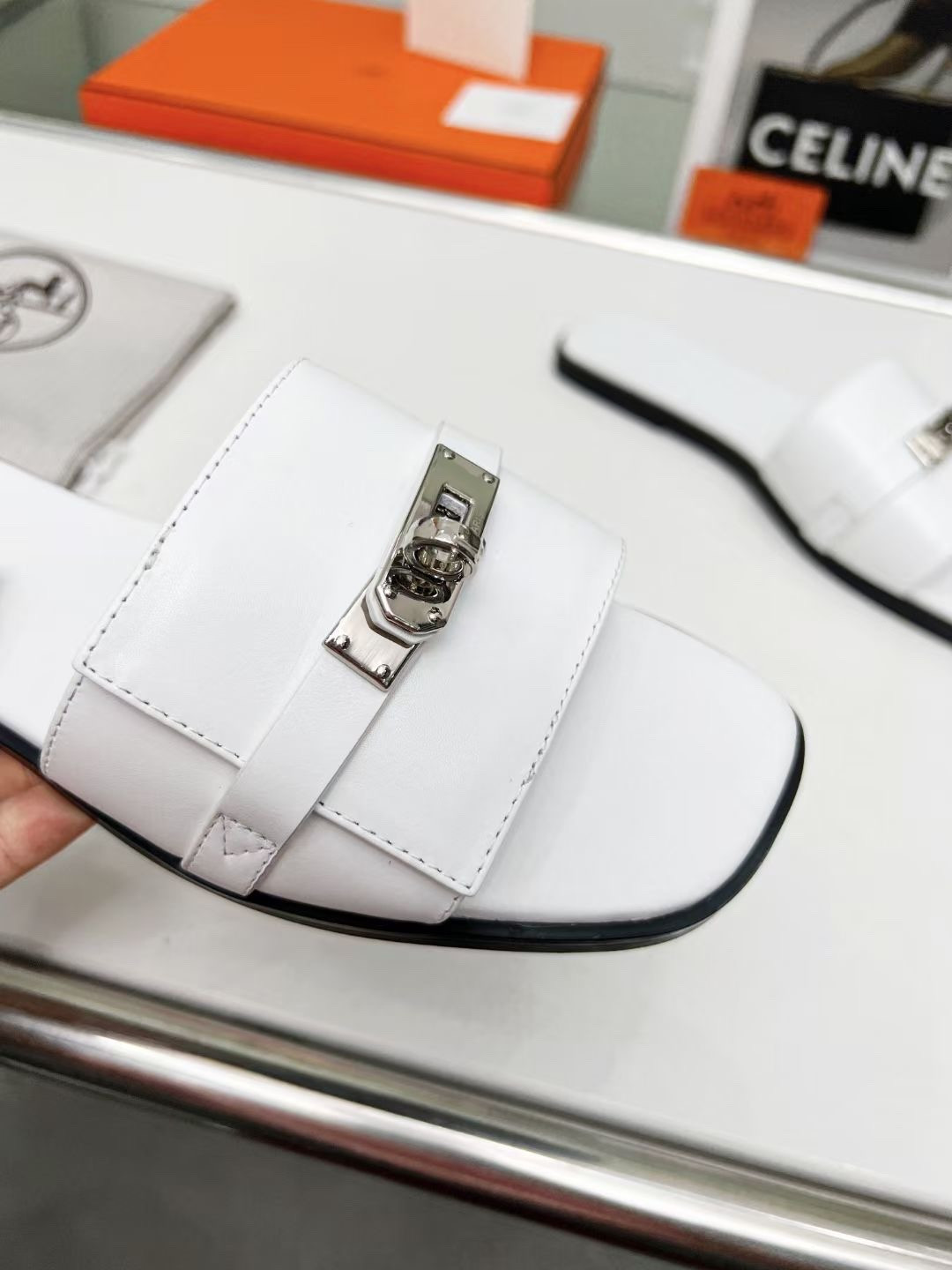 ua H**mes giulia sandal
