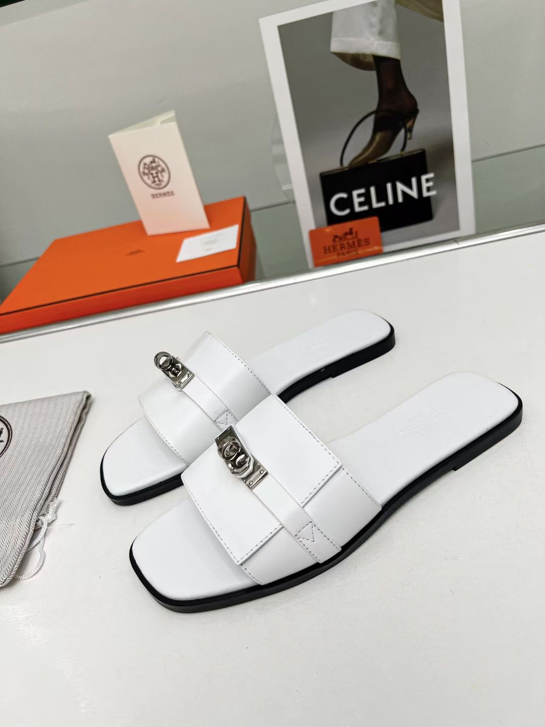 ua H**mes giulia sandal