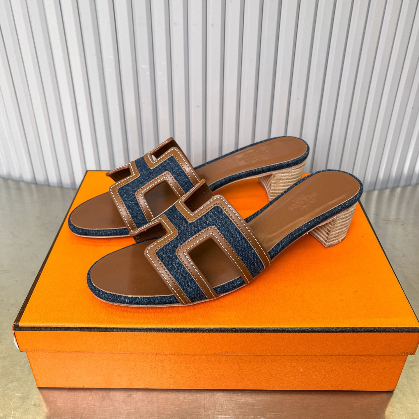 ua H**mes oasis sandal