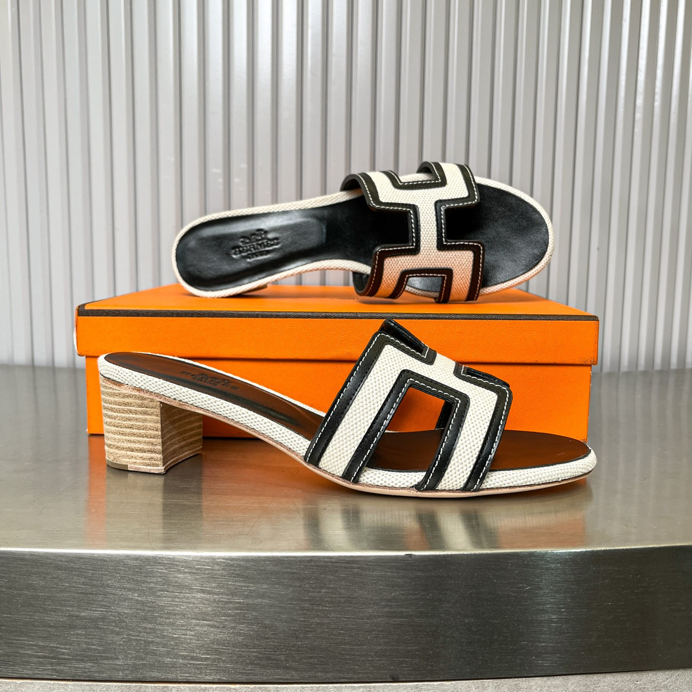 ua H**mes oasis sandal