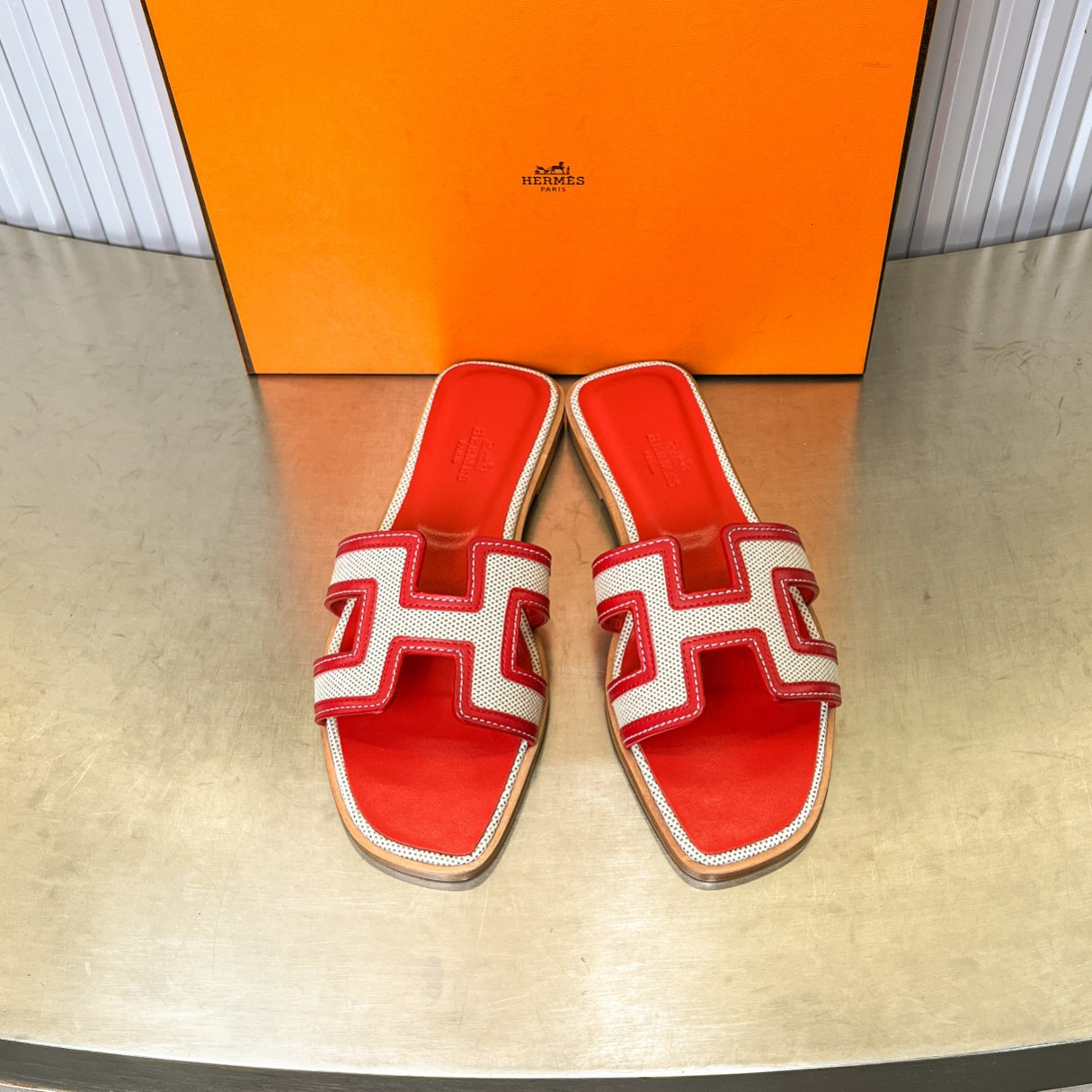 ua H**mes oran sandal
